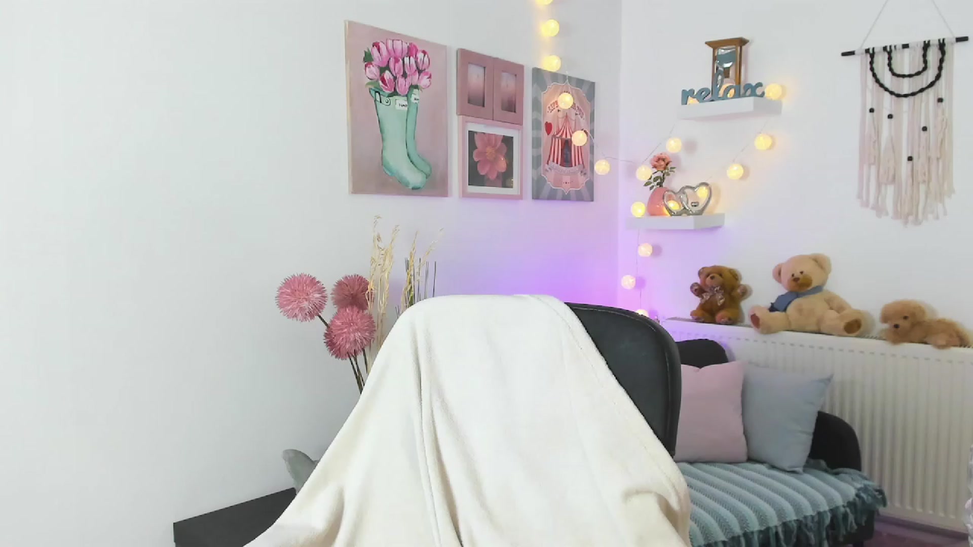 Gallery image thumbnail from Abbey_Grey's myfreecams stream on, 12/19/2022, 18:55 image 20 of 20