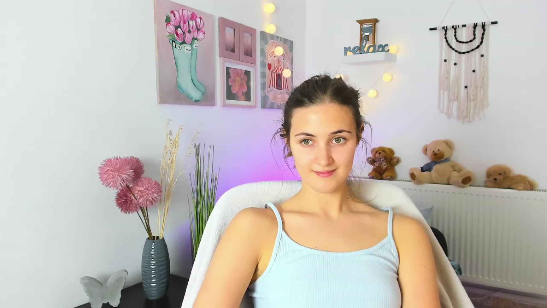 Gallery image thumbnail from Abbey_Grey's myfreecams stream on, 12/23/2022, 15:07 image 5 of 20