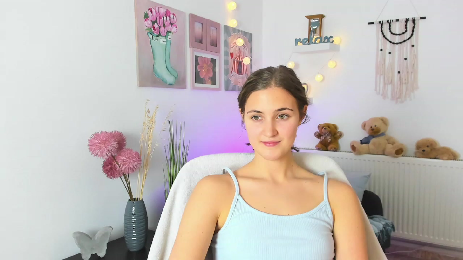 Gallery image thumbnail from Abbey_Grey's myfreecams stream on, 12/23/2022, 17:08 image 9 of 20