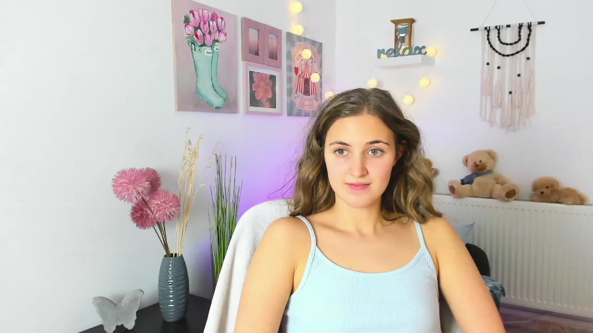 Gallery image thumbnail from Abbey_Grey's myfreecams stream on, 12/23/2022, 17:08 image 19 of 20
