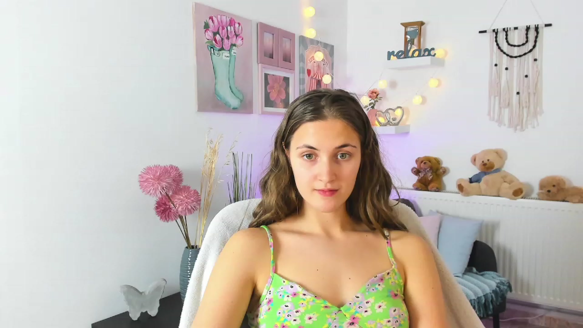 Gallery image thumbnail from Abbey_Grey's myfreecams stream on, 12/27/2022, 17:35 image 3 of 20