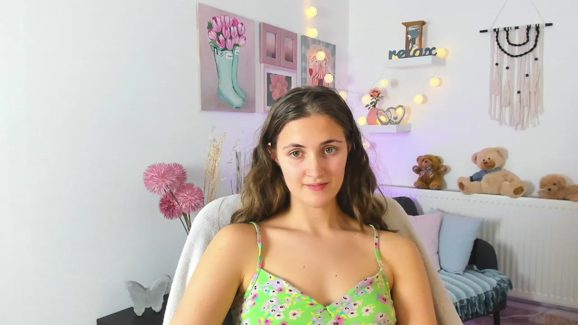Gallery image thumbnail from Abbey_Grey's myfreecams stream on, 12/27/2022, 17:35 image 10 of 20