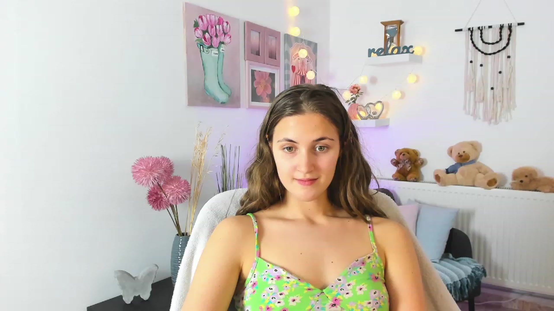 Gallery image thumbnail from Abbey_Grey's myfreecams stream on, 12/27/2022, 17:35 image 2 of 20