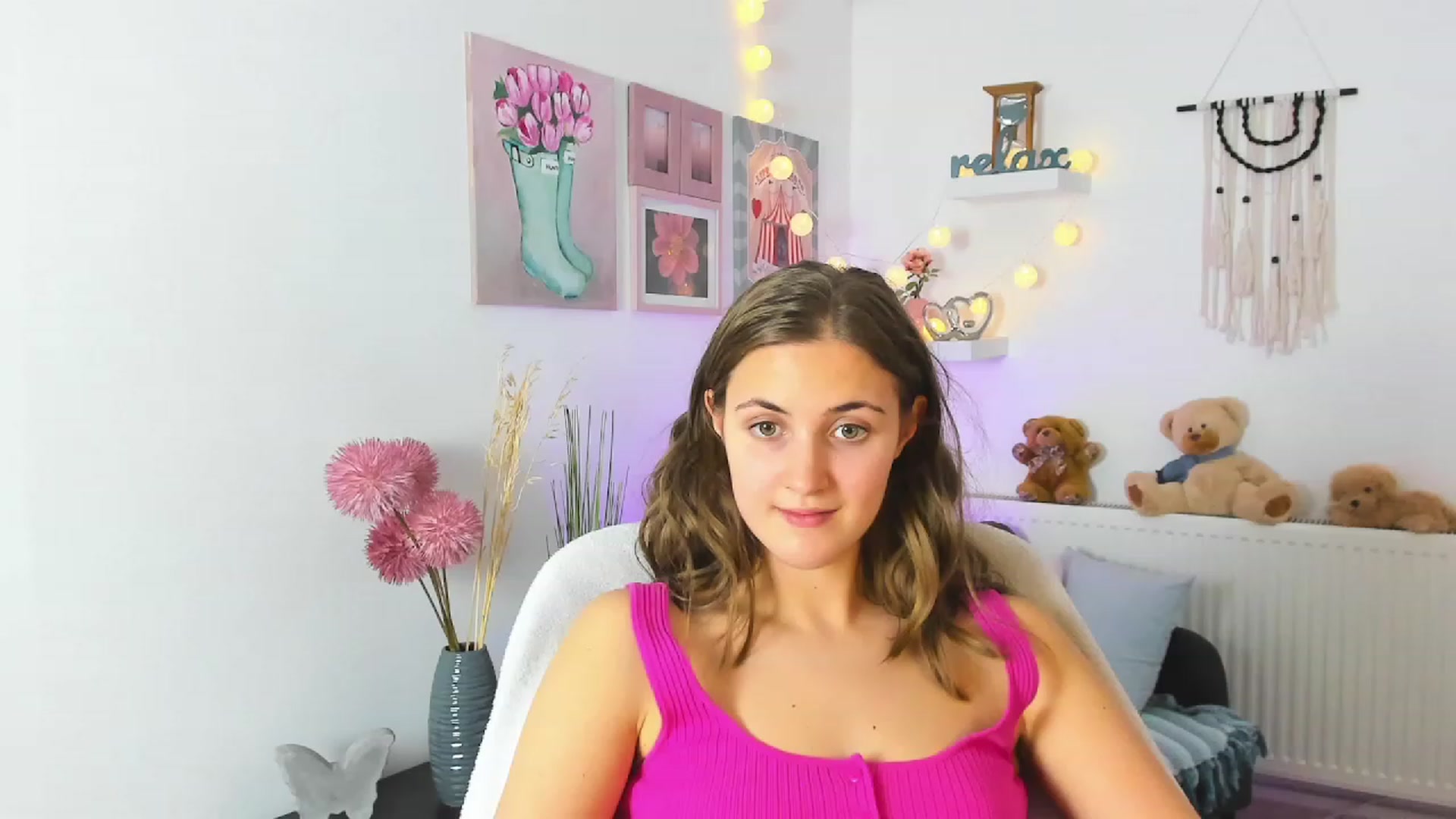 Gallery image thumbnail from Abbey_Grey's myfreecams stream on, 12/28/2022, 18:03 image 17 of 20