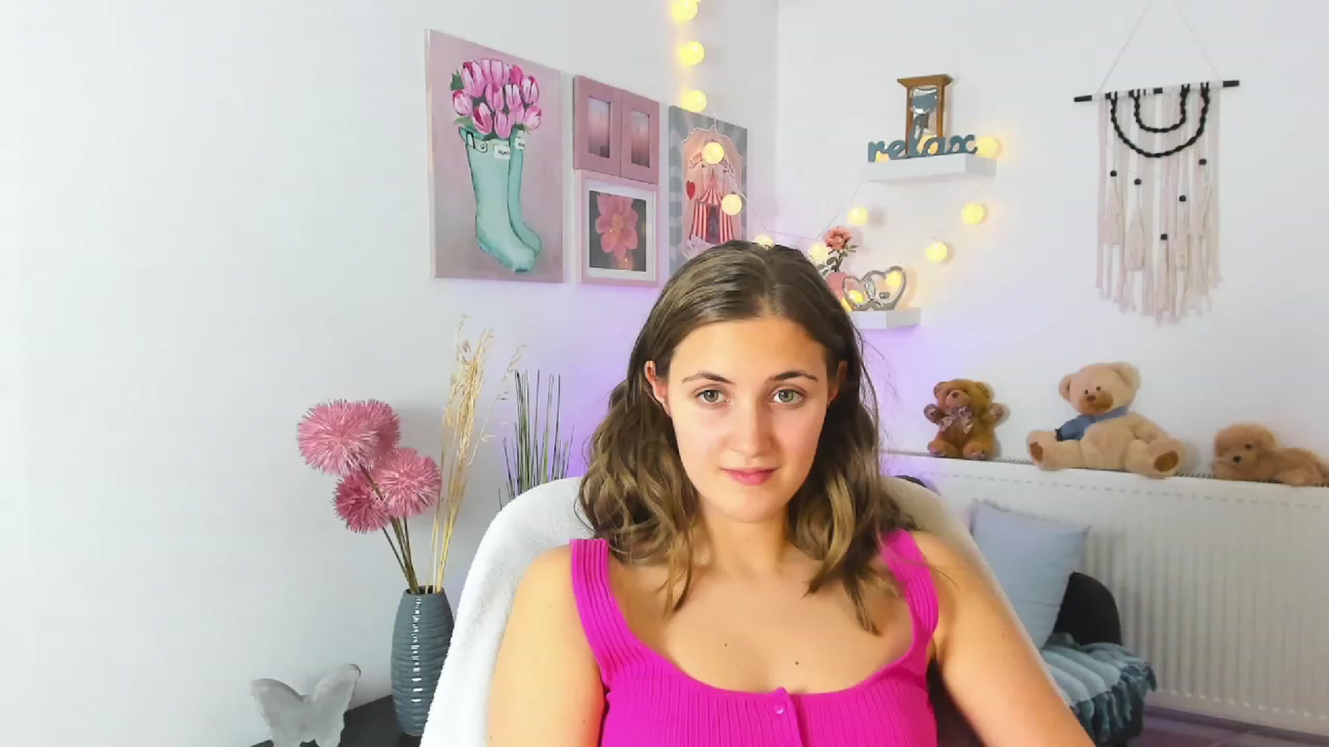 Gallery image thumbnail from Abbey_Grey's myfreecams stream on, 12/28/2022, 18:03 image 18 of 20
