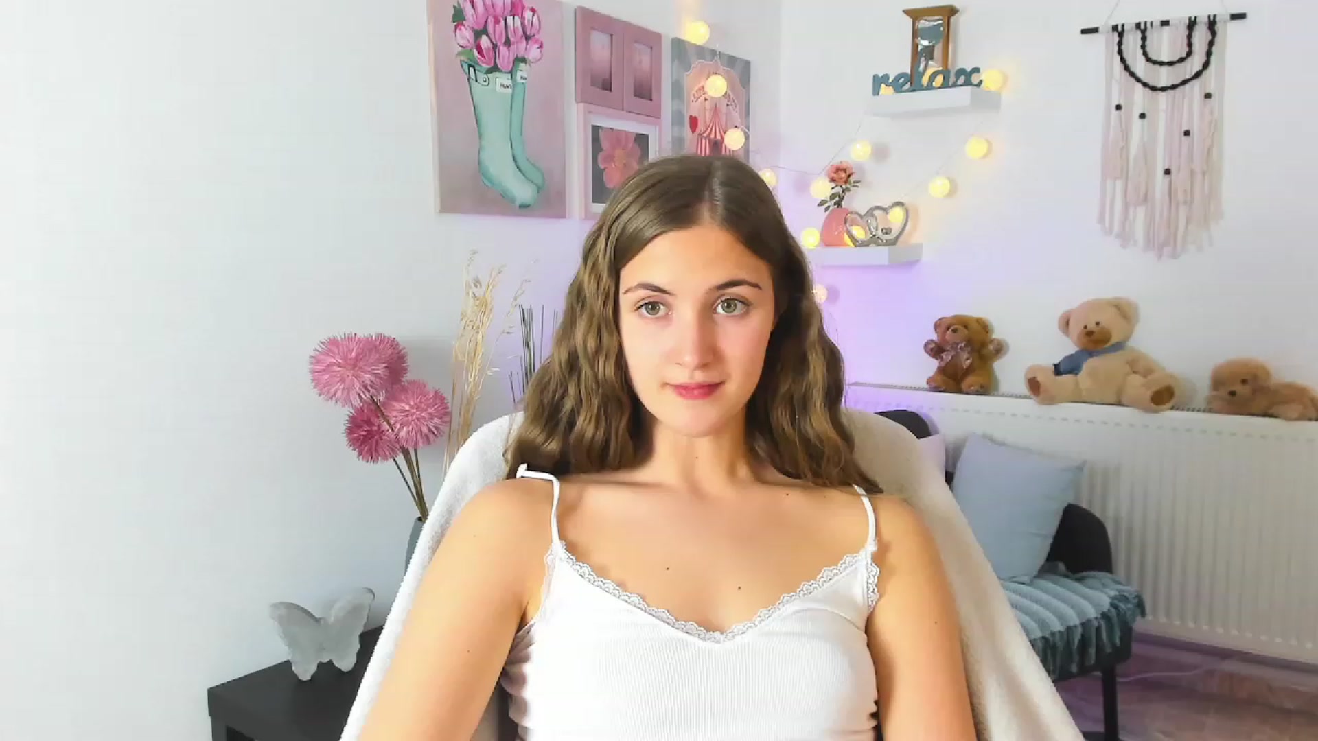 Gallery image thumbnail from Abbey_Grey's myfreecams stream on, 12/29/2022, 17:25 image 1 of 20