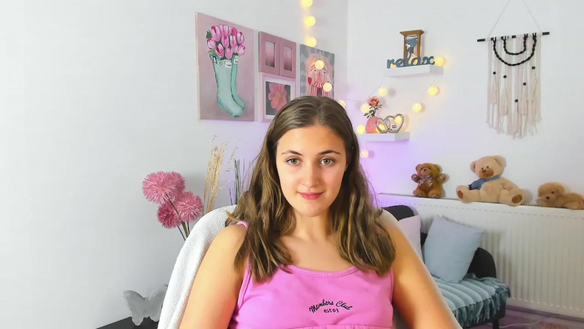 Gallery image thumbnail from Abbey_Grey's myfreecams stream on, 01/03/2023, 15:11 image 8 of 20