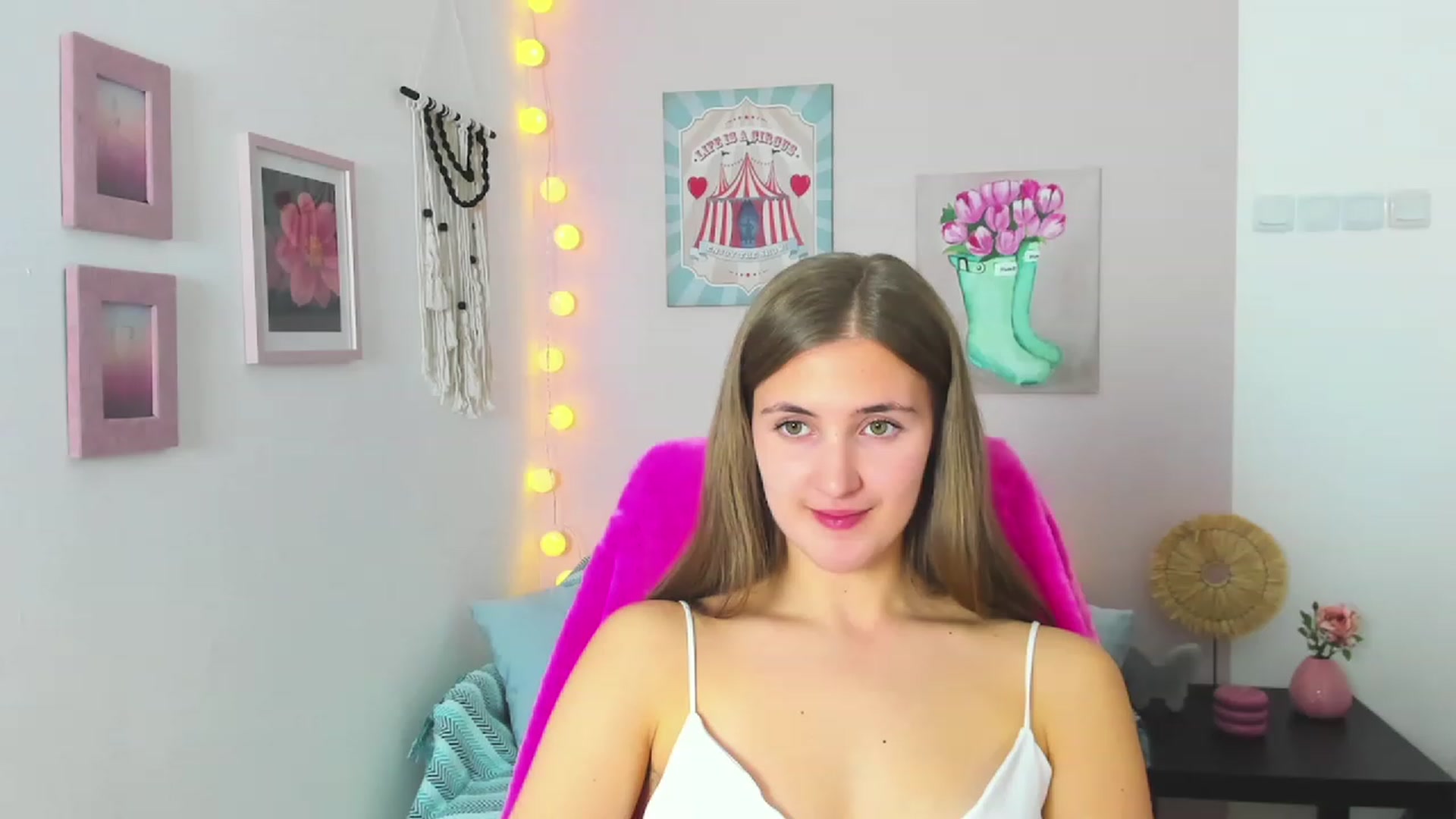 Gallery image thumbnail from Abbey_Grey's myfreecams stream on, 01/13/2023, 15:36 image 17 of 20