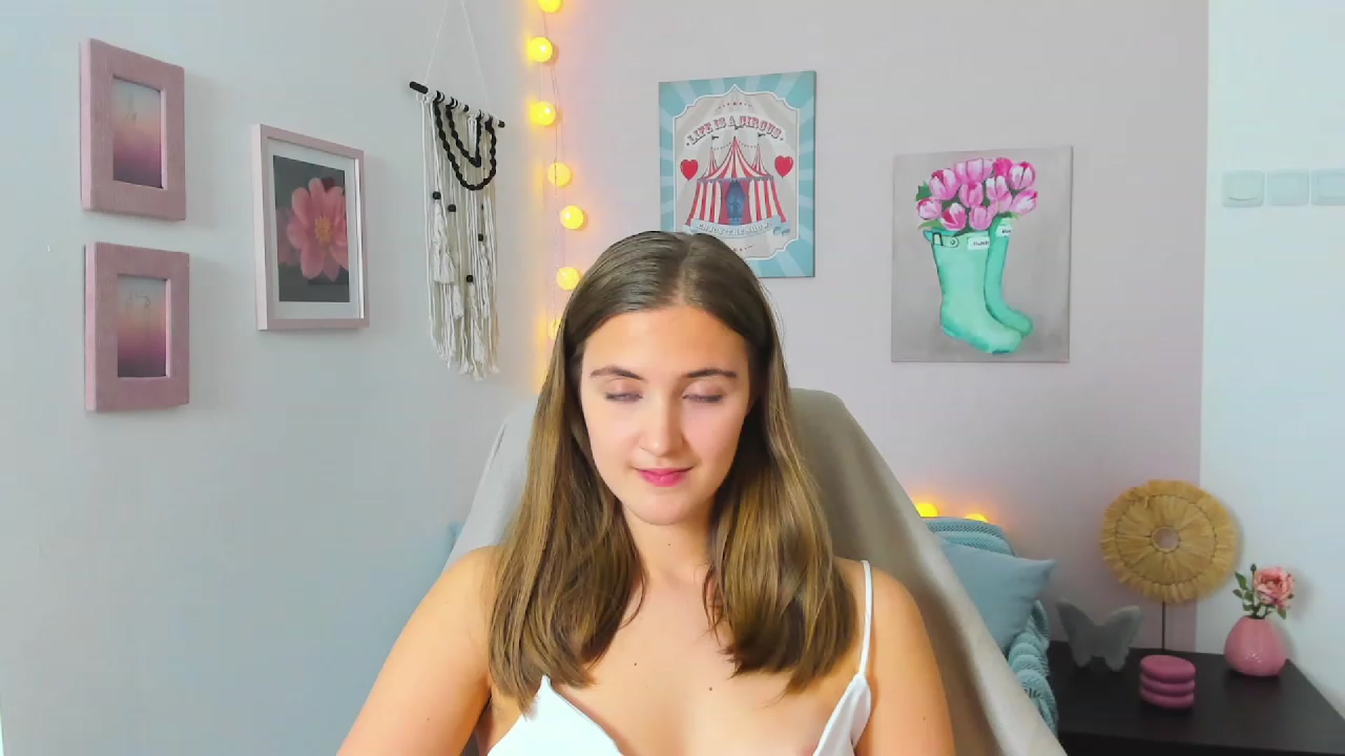 Gallery image thumbnail from Abbey_Grey's myfreecams stream on, 01/19/2023, 16:24 image 18 of 20