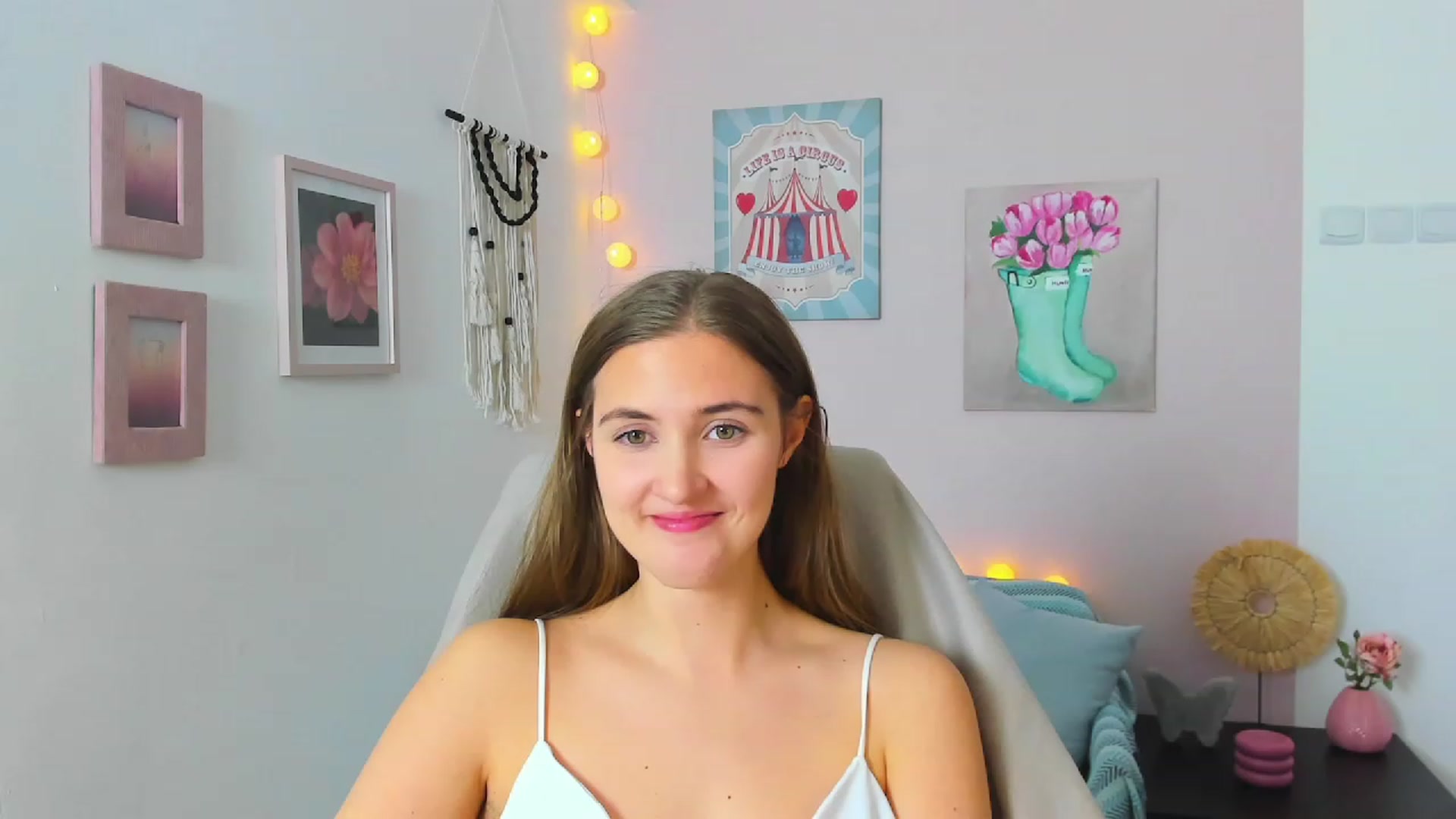 Gallery image thumbnail from Abbey_Grey's myfreecams stream on, 01/19/2023, 17:46 image 11 of 20