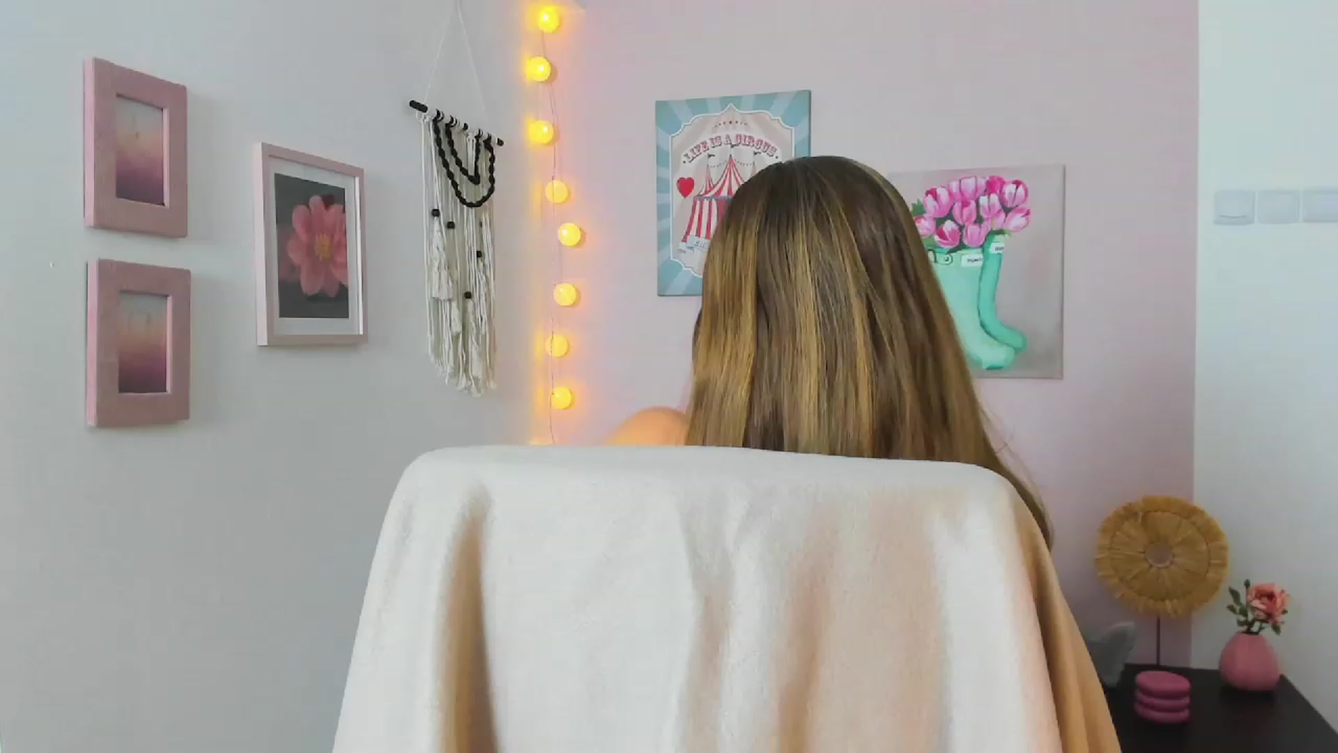 Gallery image thumbnail from Abbey_Grey's myfreecams stream on, 01/19/2023, 17:46 image 10 of 20