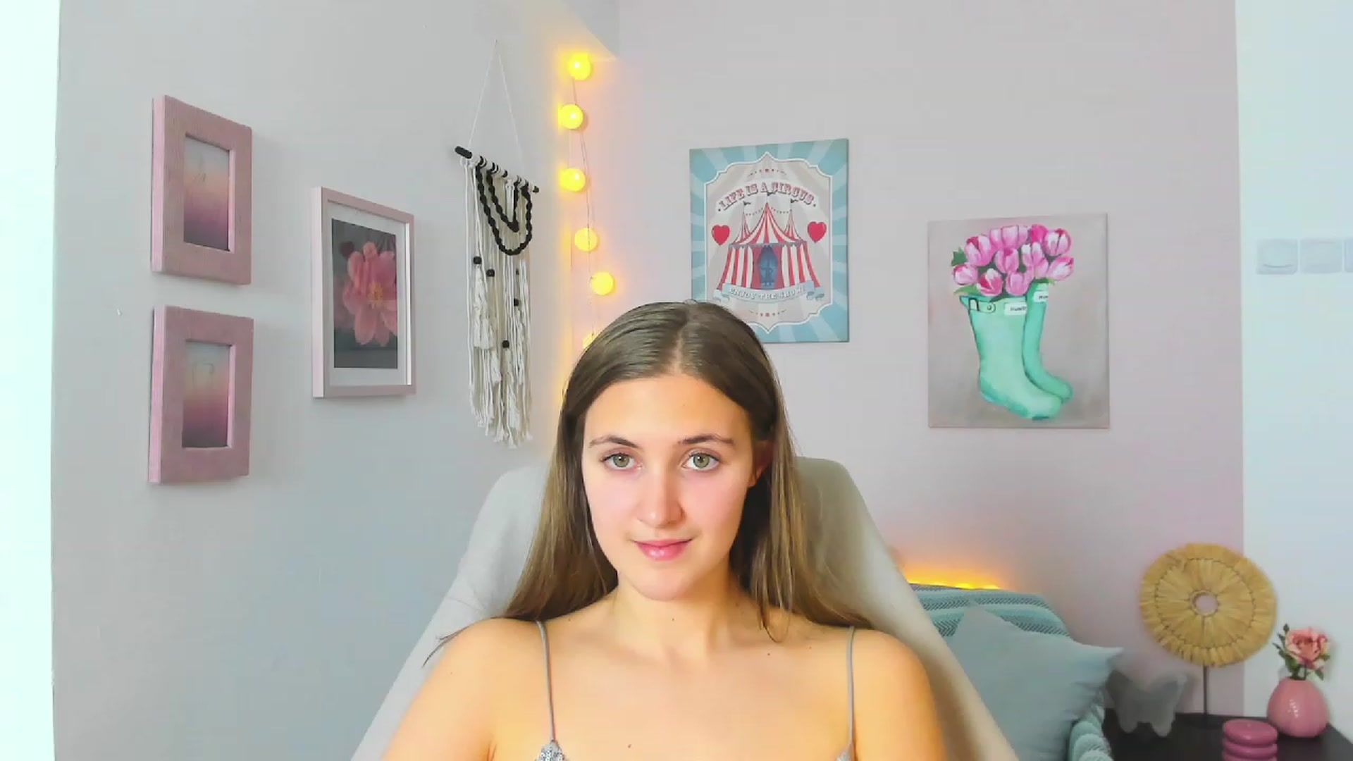 Gallery image thumbnail from Abbey_Grey's myfreecams stream on, 01/20/2023, 15:32 image 2 of 20
