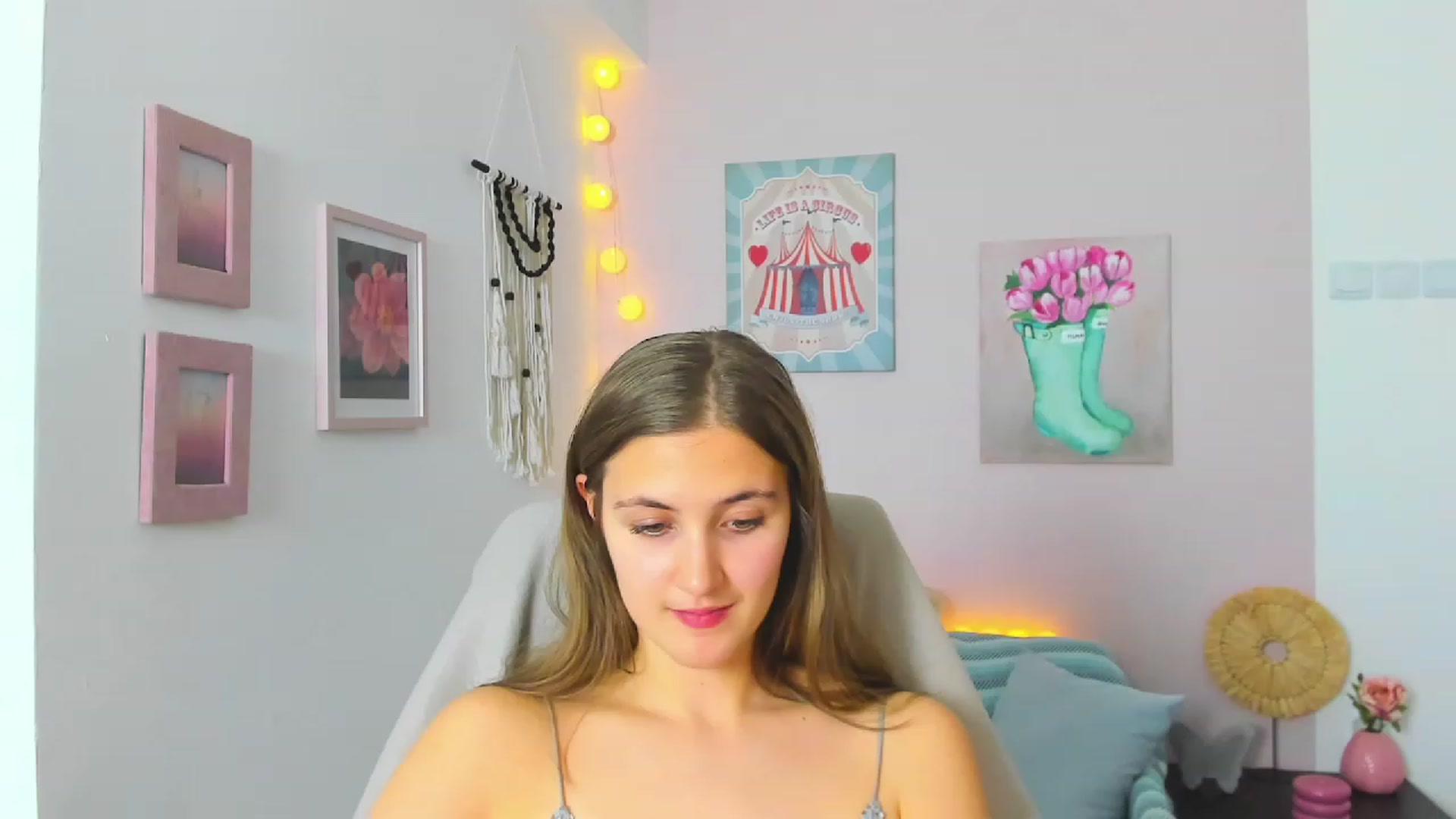 Gallery image thumbnail from Abbey_Grey's myfreecams stream on, 01/20/2023, 18:25 image 16 of 20