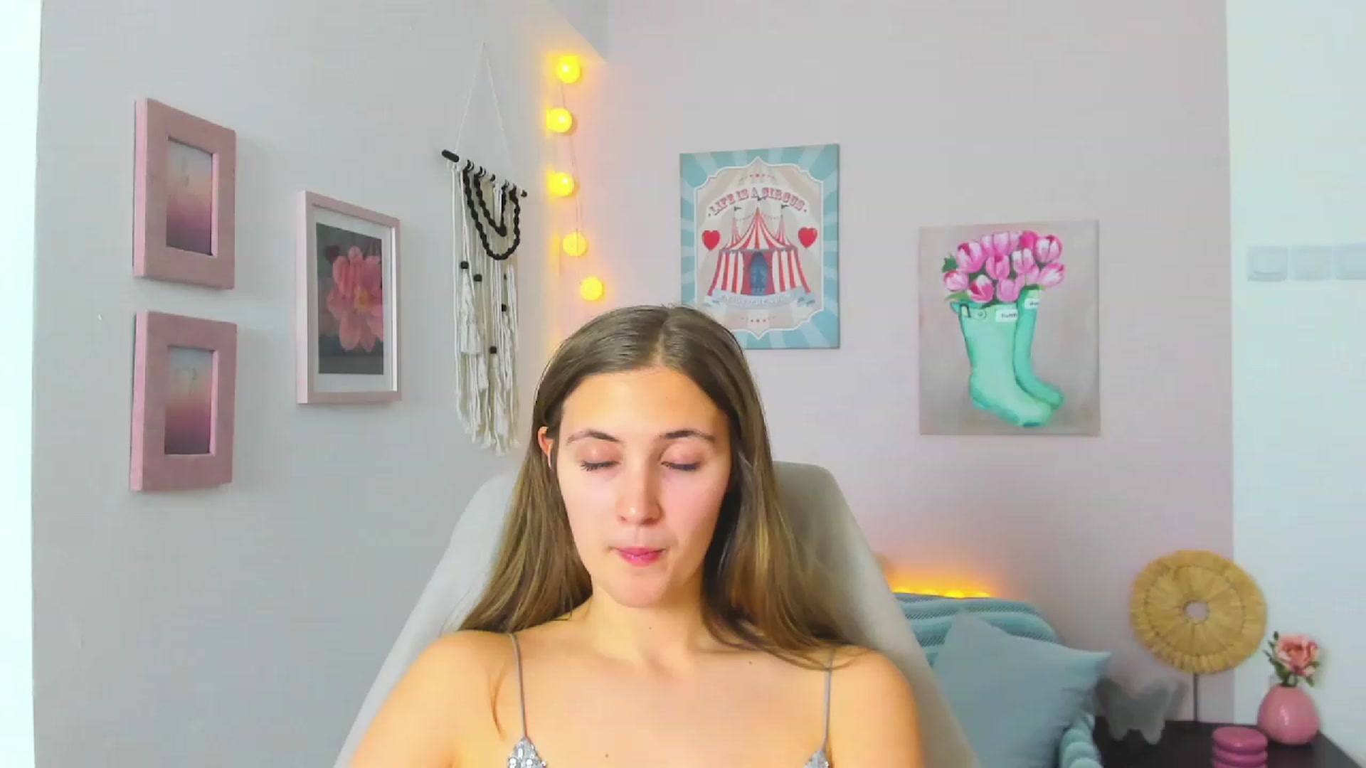 Gallery image thumbnail from Abbey_Grey's myfreecams stream on, 01/20/2023, 18:25 image 11 of 20