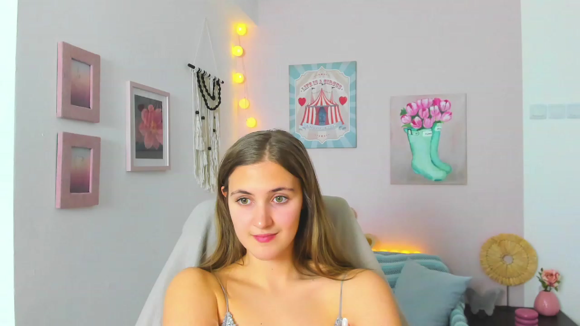 Gallery image thumbnail from Abbey_Grey's myfreecams stream on, 01/20/2023, 18:25 image 14 of 20