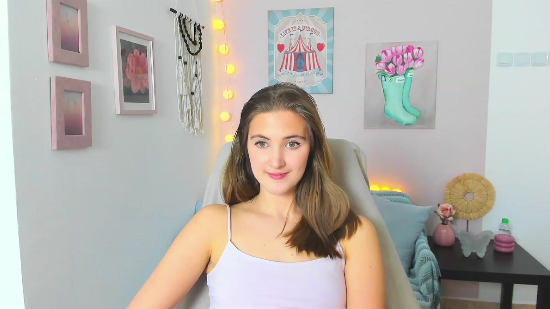 Gallery image thumbnail from Abbey_Grey's myfreecams stream on, 01/21/2023, 17:35 image 7 of 20