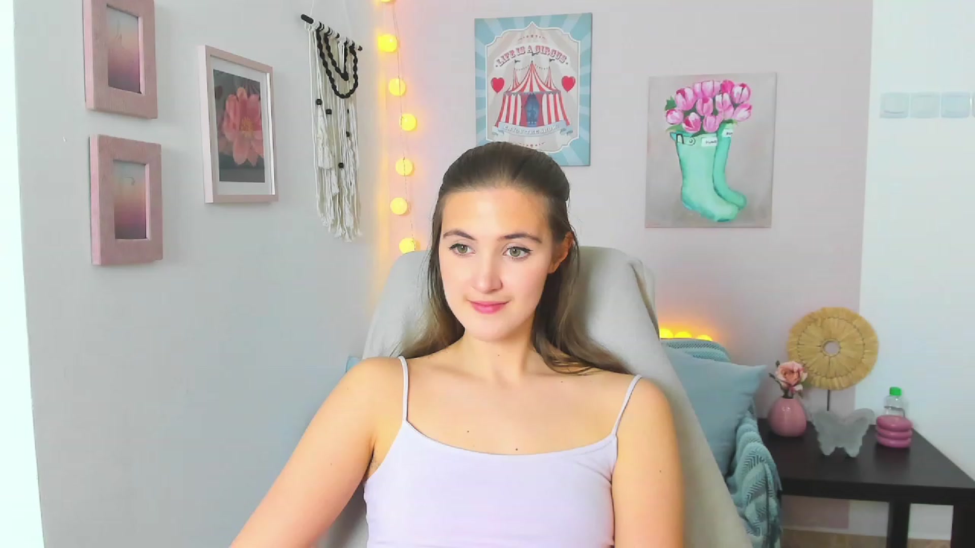 Gallery image thumbnail from Abbey_Grey's myfreecams stream on, 01/21/2023, 17:35 image 2 of 20