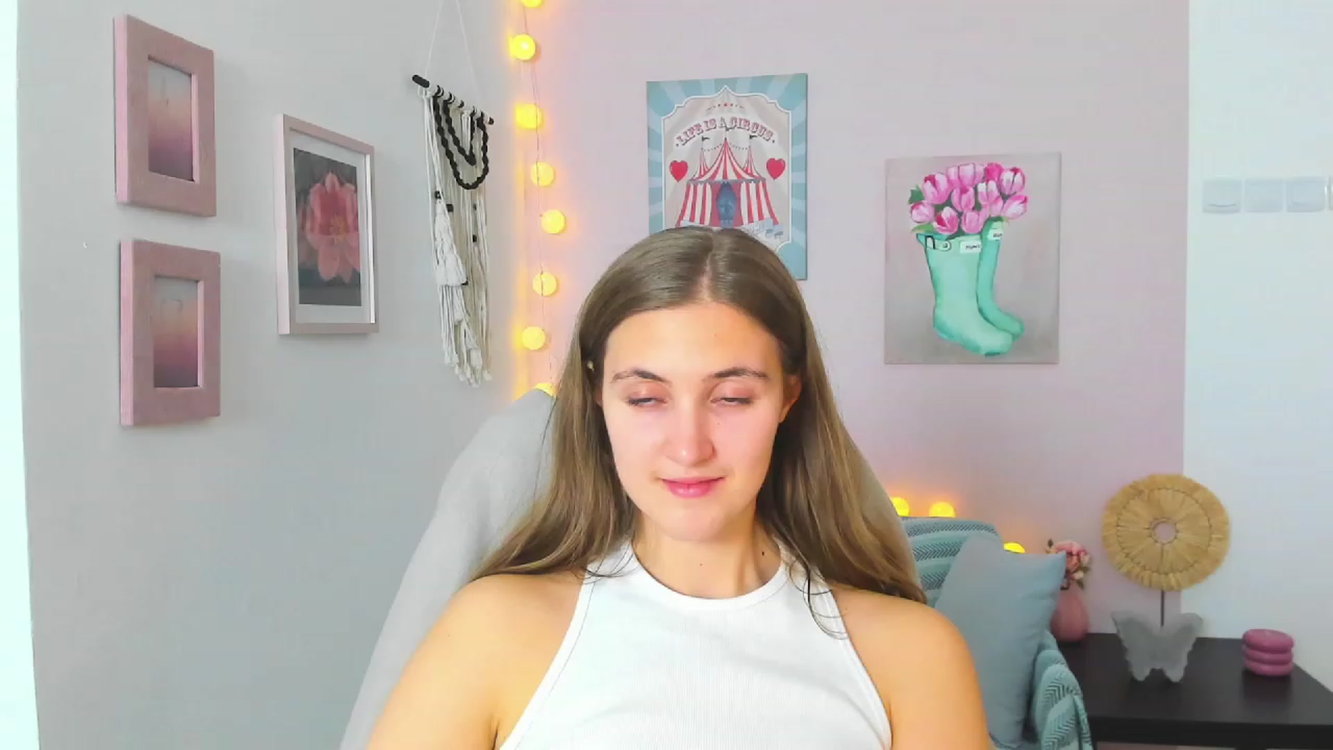 Gallery image thumbnail from Abbey_Grey's myfreecams stream on, 01/25/2023, 15:54 image 9 of 20