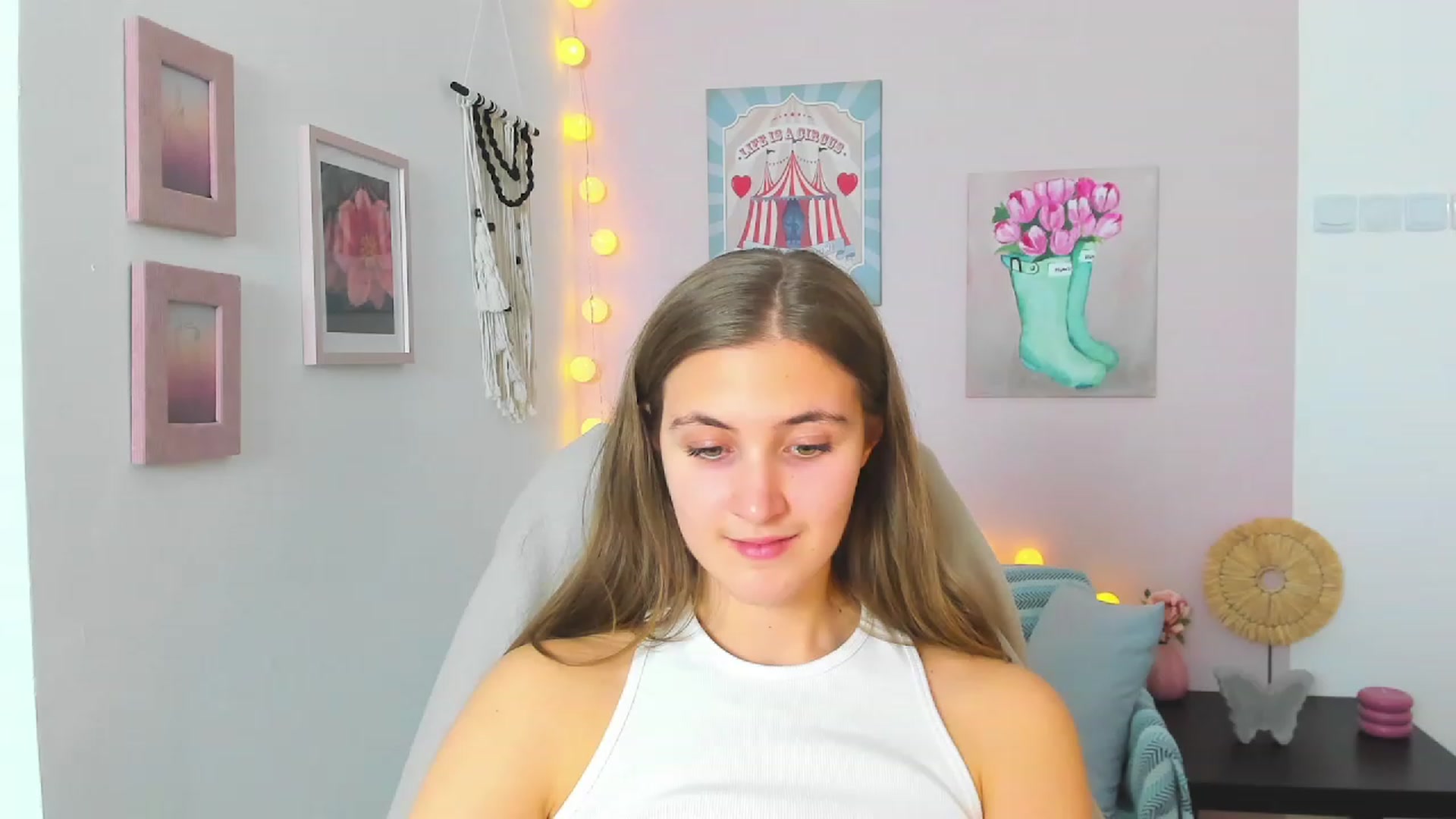 Gallery image thumbnail from Abbey_Grey's myfreecams stream on, 01/25/2023, 15:54 image 10 of 20