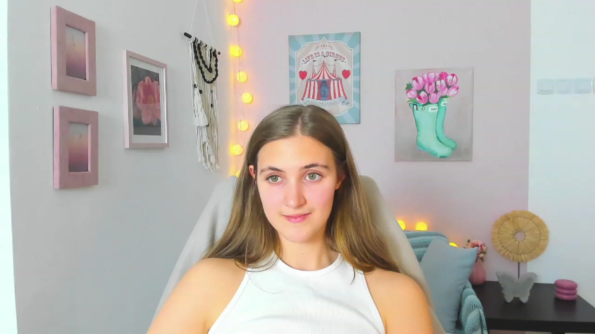 Gallery image thumbnail from Abbey_Grey's myfreecams stream on, 01/25/2023, 16:49 image 16 of 20