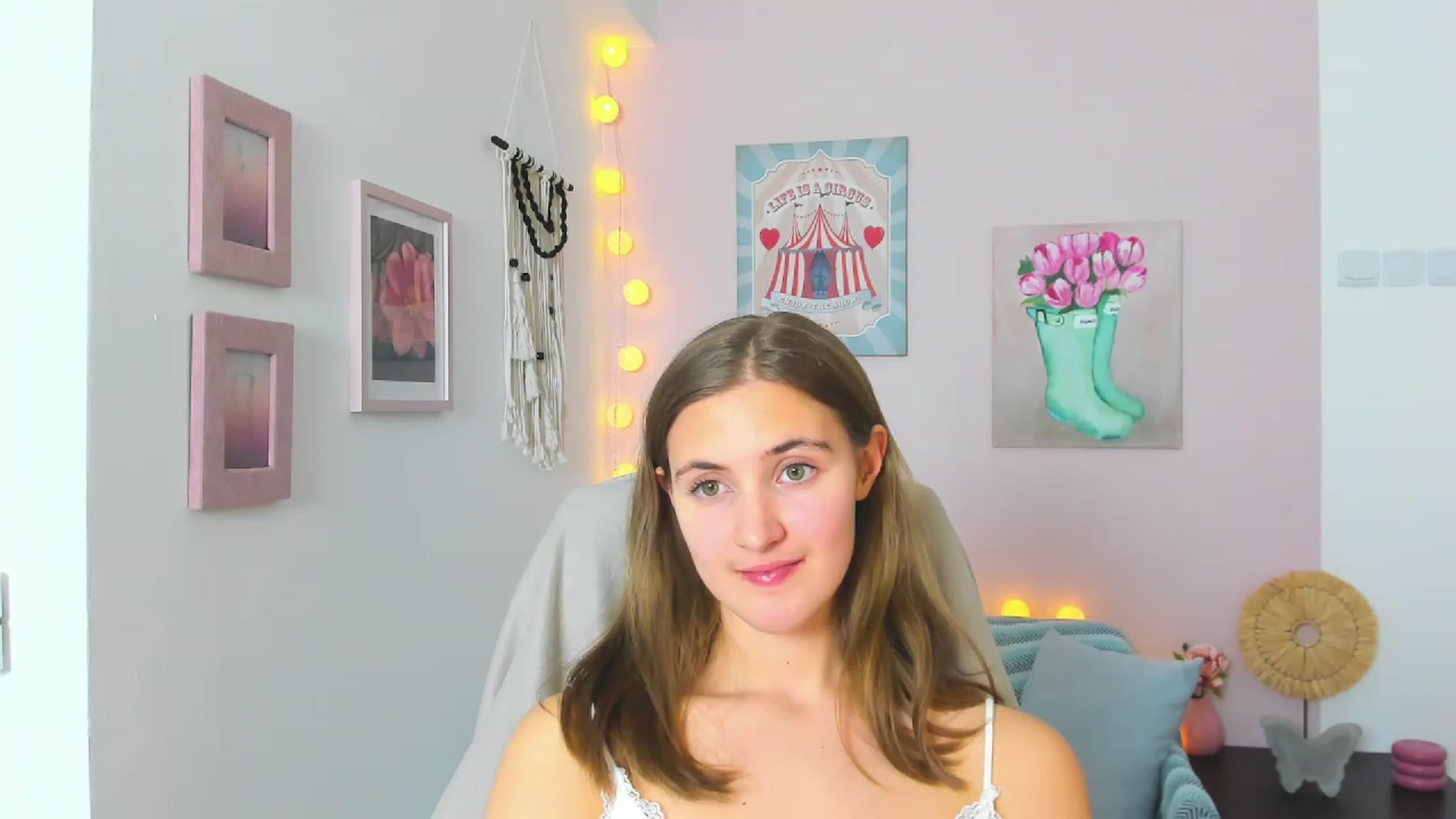 Gallery image thumbnail from Abbey_Grey's myfreecams stream on, 01/26/2023, 16:59 image 18 of 20