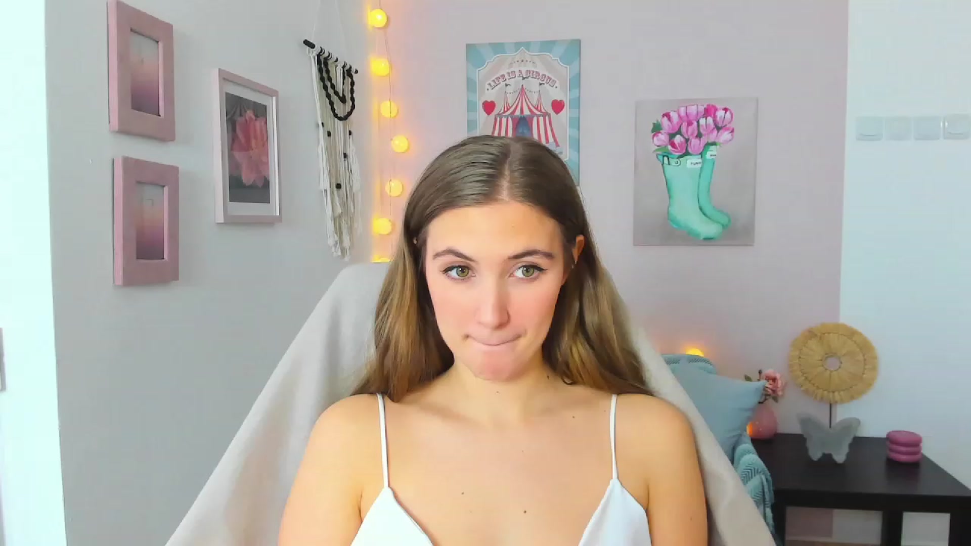 Gallery image thumbnail from Abbey_Grey's myfreecams stream on, 01/28/2023, 14:20 image 14 of 20