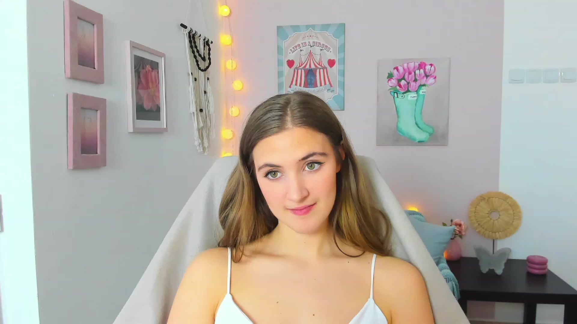 Gallery image thumbnail from Abbey_Grey's myfreecams stream on, 01/28/2023, 14:20 image 20 of 20