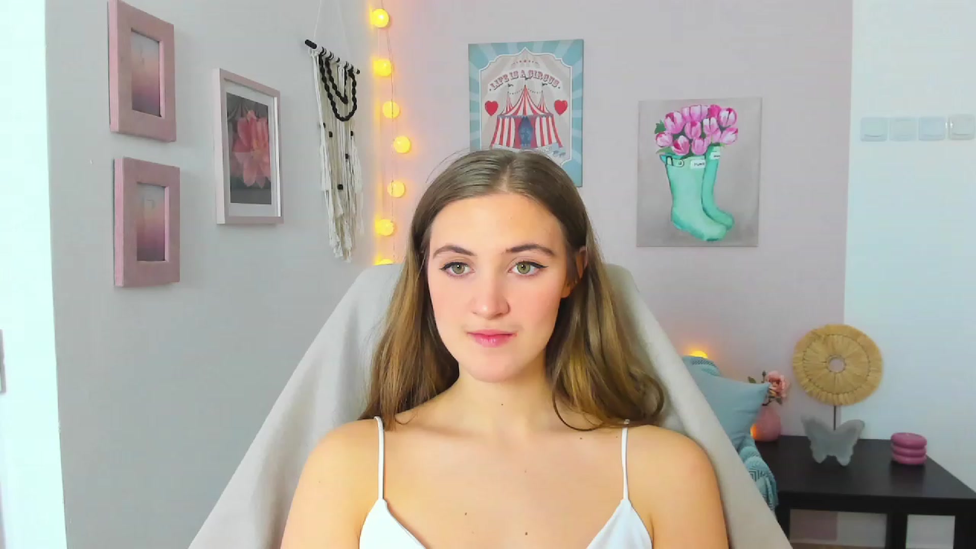 Gallery image thumbnail from Abbey_Grey's myfreecams stream on, 01/28/2023, 14:20 image 18 of 20