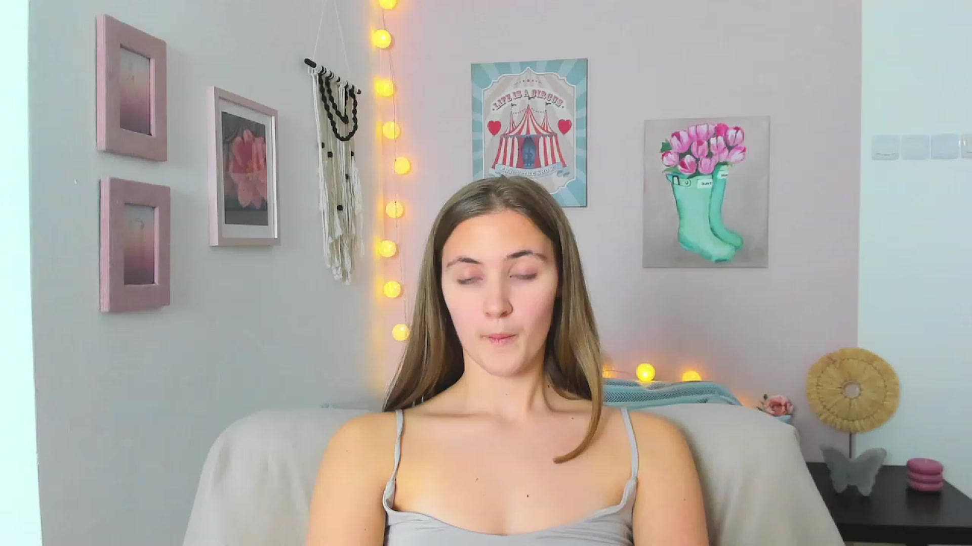 Gallery image thumbnail from Abbey_Grey's myfreecams stream on, 02/01/2023, 17:06 image 13 of 20