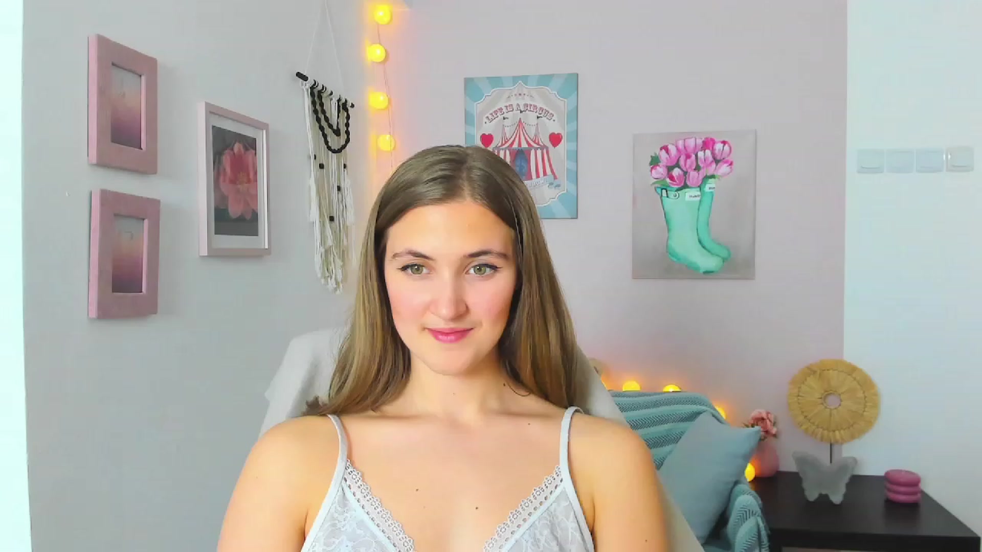 Gallery image thumbnail from Abbey_Grey's myfreecams stream on, 02/02/2023, 16:21 image 9 of 20