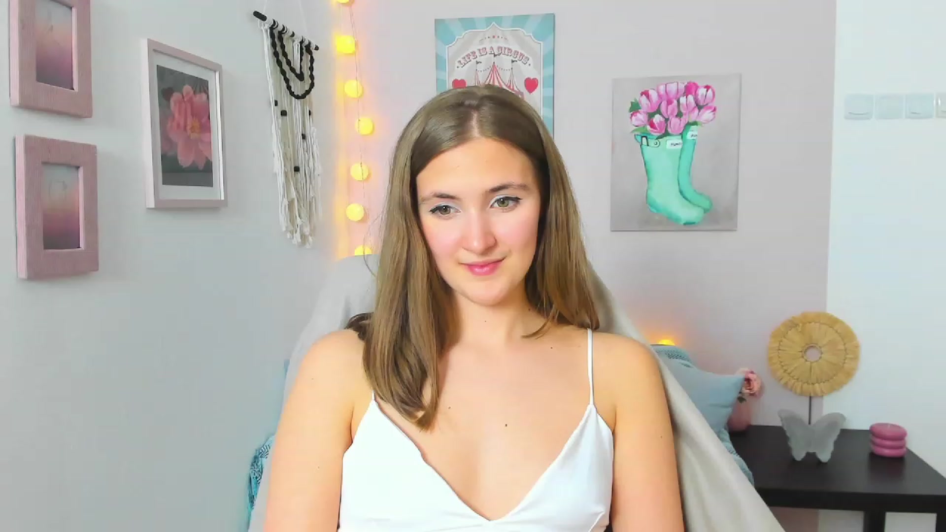 Gallery image thumbnail from Abbey_Grey's myfreecams stream on, 02/09/2023, 16:24 image 13 of 20