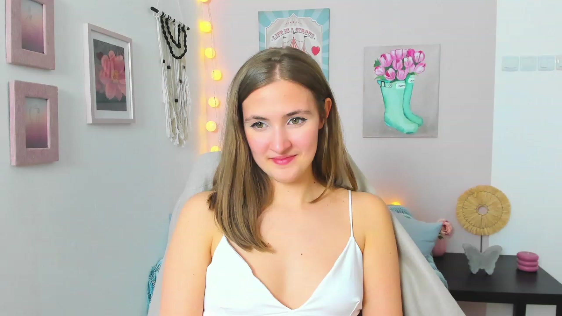 Gallery image thumbnail from Abbey_Grey's myfreecams stream on, 02/09/2023, 16:24 image 9 of 20