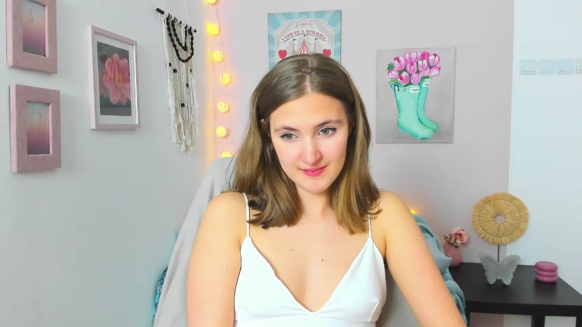 Gallery image thumbnail from Abbey_Grey's myfreecams stream on, 02/09/2023, 18:27 image 13 of 20
