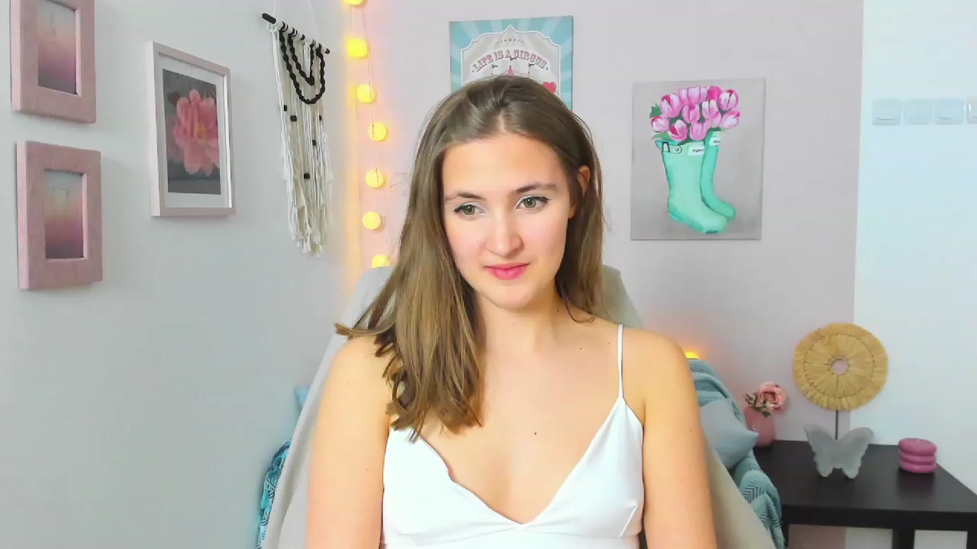 Gallery image thumbnail from Abbey_Grey's myfreecams stream on, 02/09/2023, 18:27 image 1 of 20