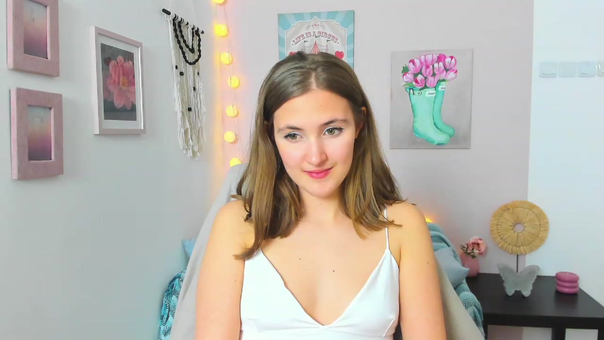 Gallery image thumbnail from Abbey_Grey's myfreecams stream on, 02/09/2023, 18:27 image 12 of 20
