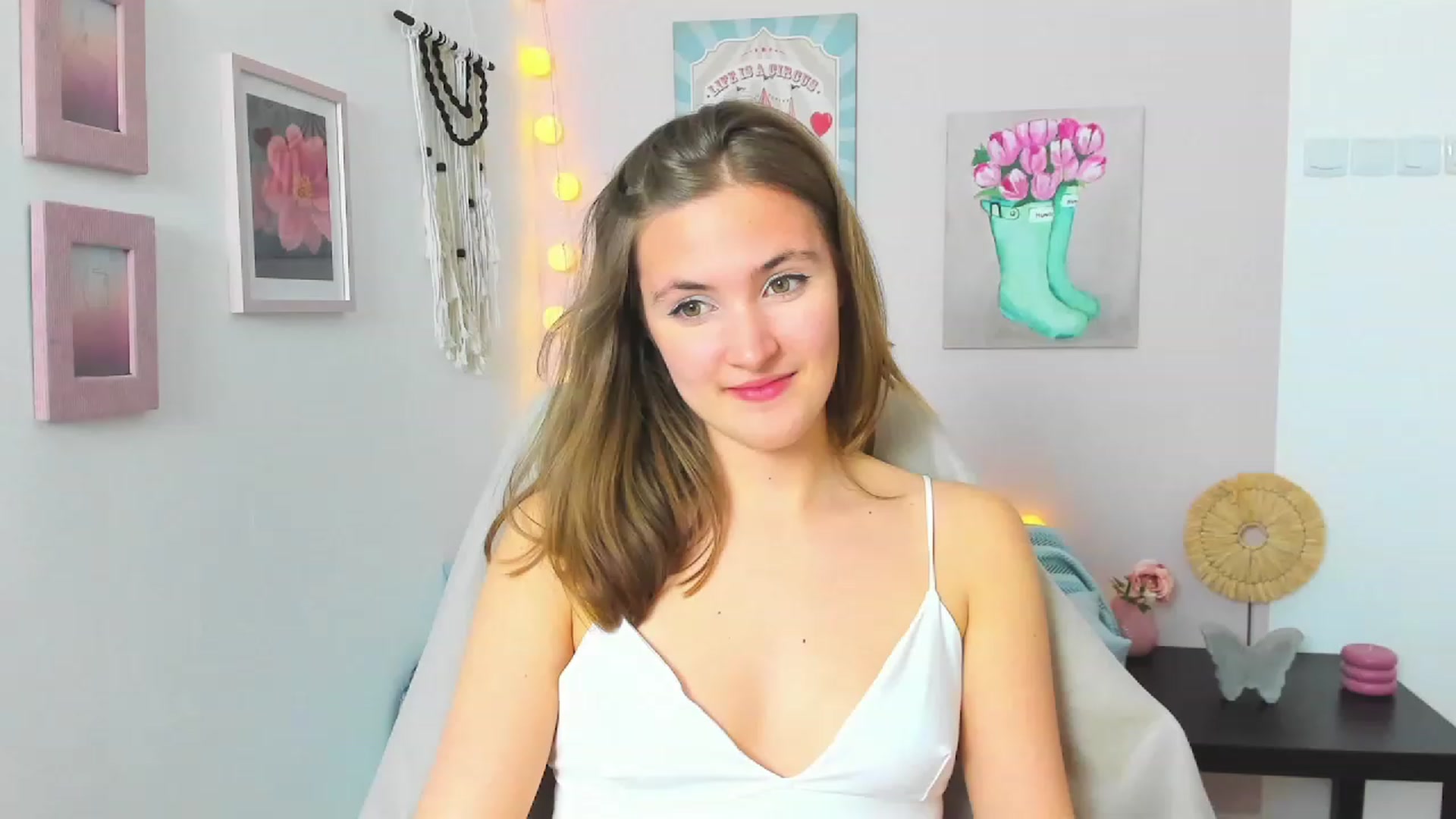 Gallery image thumbnail from Abbey_Grey's myfreecams stream on, 02/09/2023, 19:27 image 2 of 20