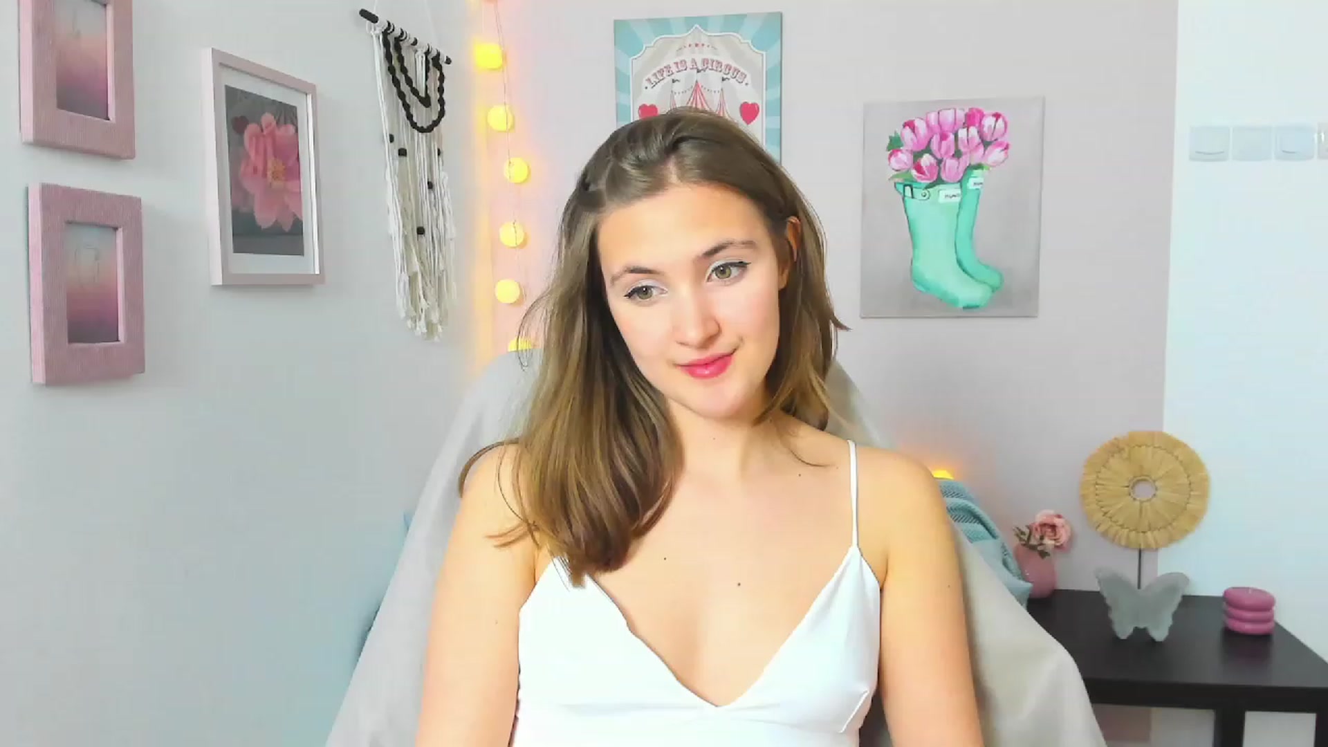 Gallery image thumbnail from Abbey_Grey's myfreecams stream on, 02/09/2023, 19:27 image 5 of 20