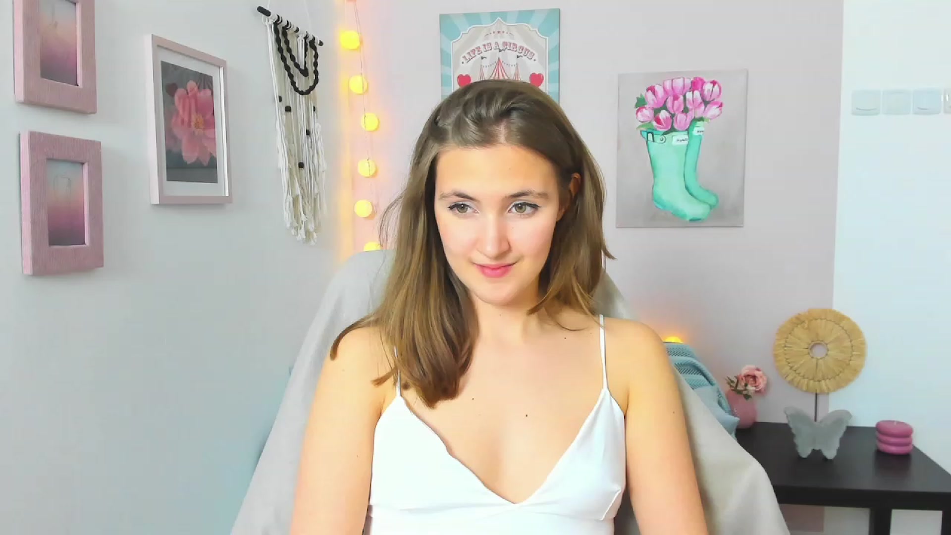 Gallery image thumbnail from Abbey_Grey's myfreecams stream on, 02/09/2023, 19:27 image 8 of 20