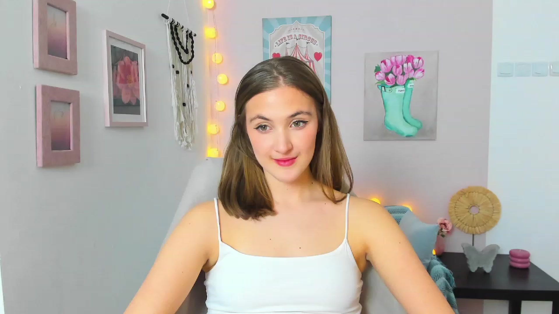 Gallery image thumbnail from Abbey_Grey's myfreecams stream on, 02/12/2023, 17:14 image 1 of 20
