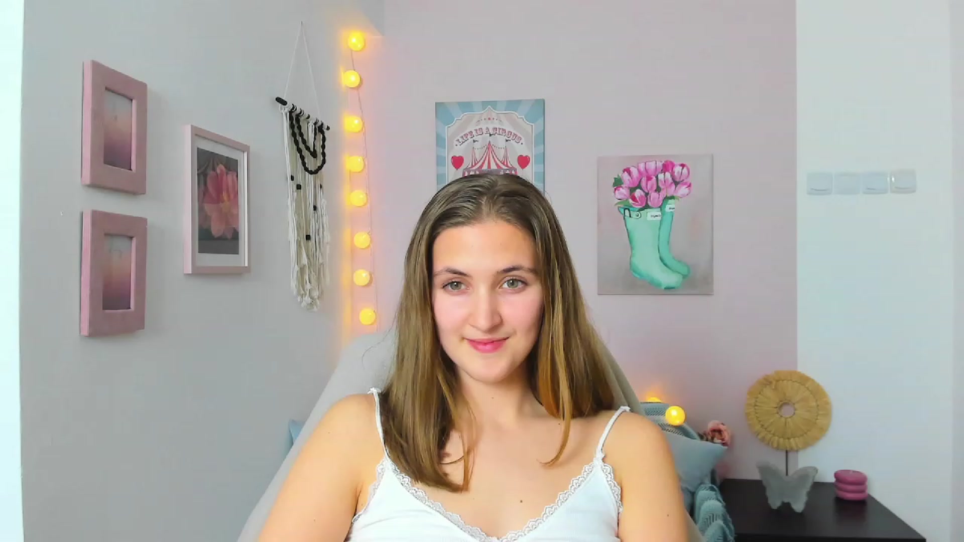 Gallery image thumbnail from Abbey_Grey's myfreecams stream on, 02/14/2023, 17:19 image 1 of 20