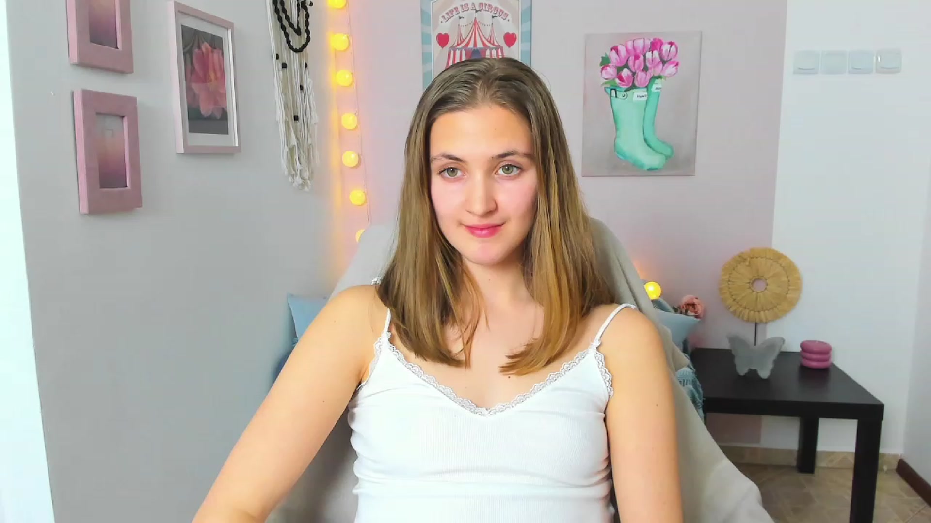 Gallery image thumbnail from Abbey_Grey's myfreecams stream on, 02/14/2023, 17:19 image 7 of 20