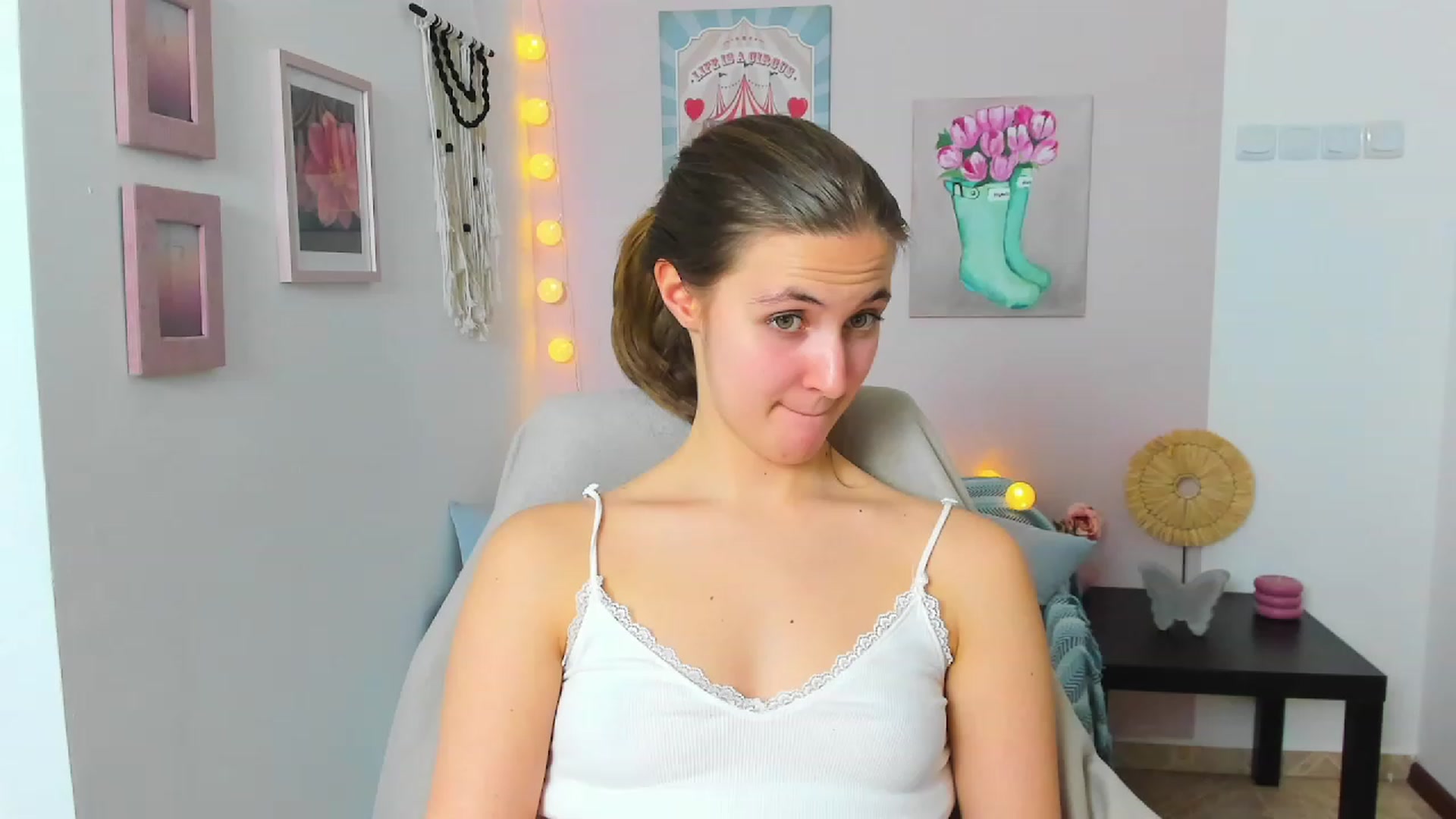 Gallery image thumbnail from Abbey_Grey's myfreecams stream on, 02/14/2023, 19:16 image 6 of 20