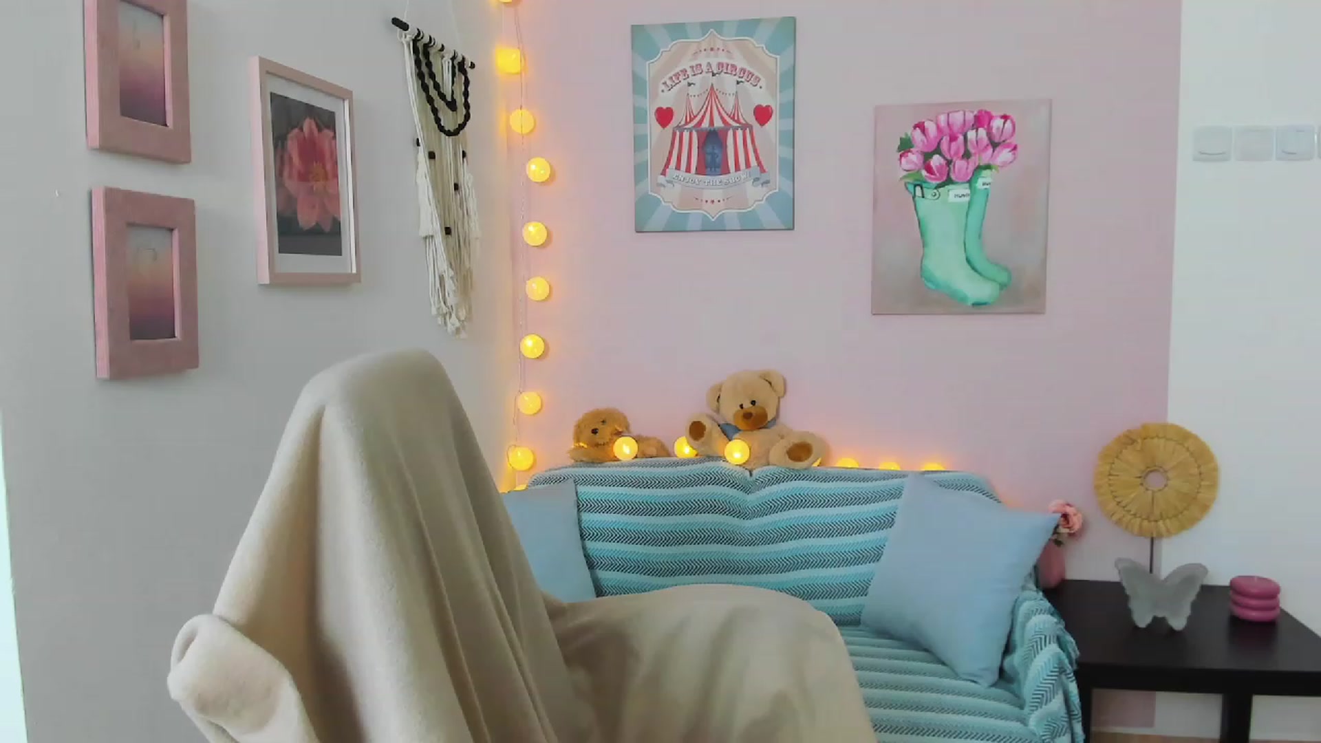 Gallery image thumbnail from Abbey_Grey's myfreecams stream on, 02/15/2023, 15:39 image 19 of 20