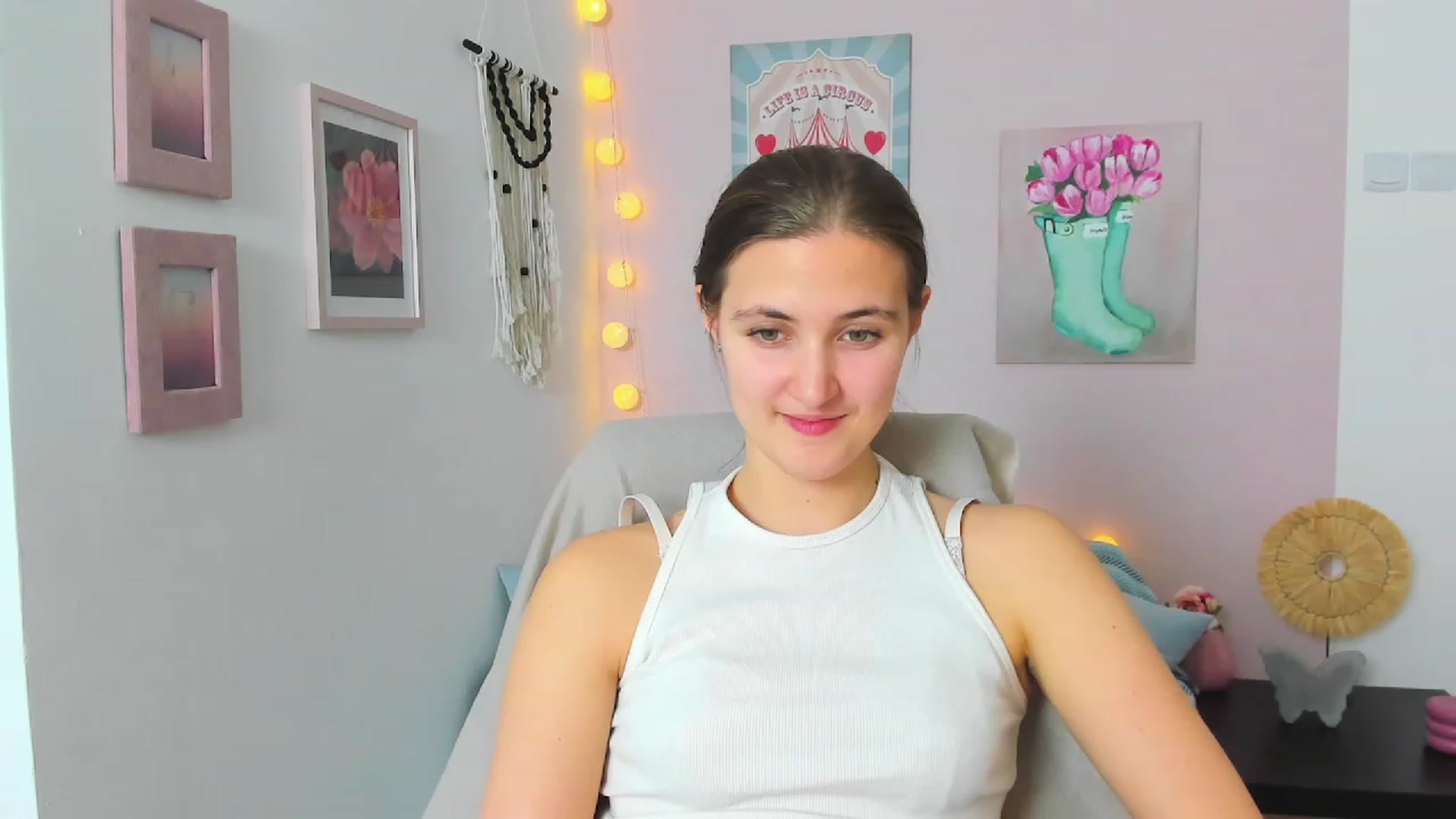 Gallery image thumbnail from Abbey_Grey's myfreecams stream on, 02/17/2023, 16:11 image 4 of 20