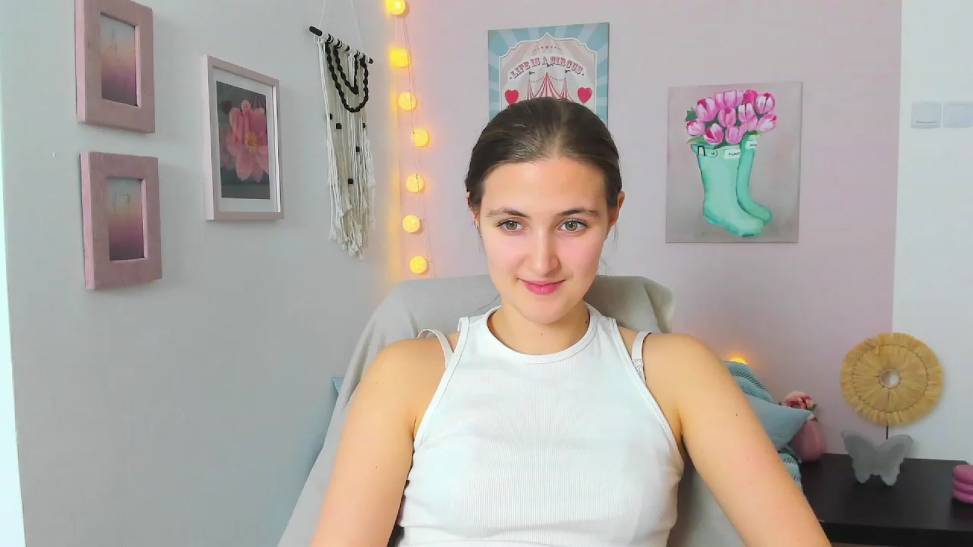 Gallery image thumbnail from Abbey_Grey's myfreecams stream on, 02/17/2023, 16:11 image 3 of 20