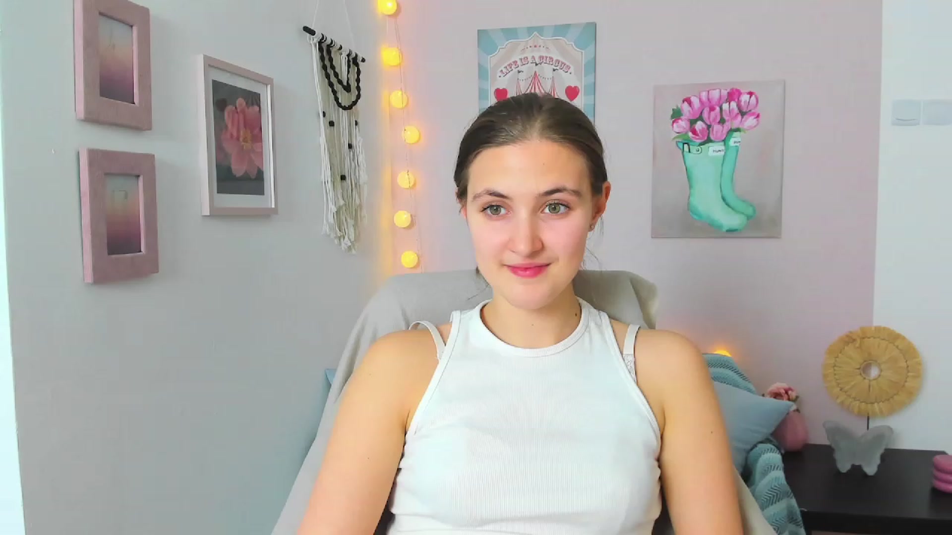 Gallery image thumbnail from Abbey_Grey's myfreecams stream on, 02/17/2023, 16:11 image 2 of 20