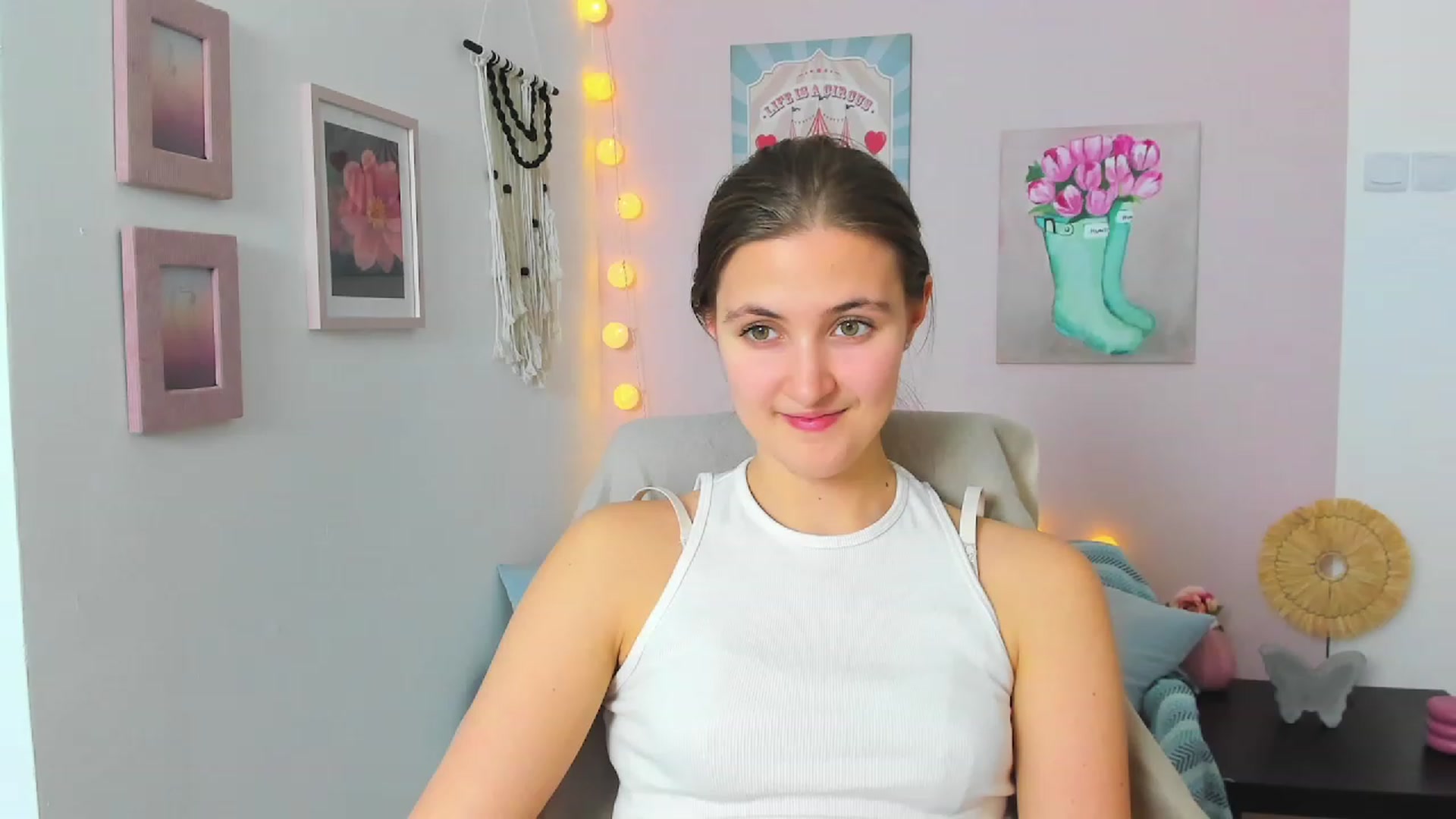 Gallery image thumbnail from Abbey_Grey's myfreecams stream on, 02/17/2023, 16:11 image 16 of 20