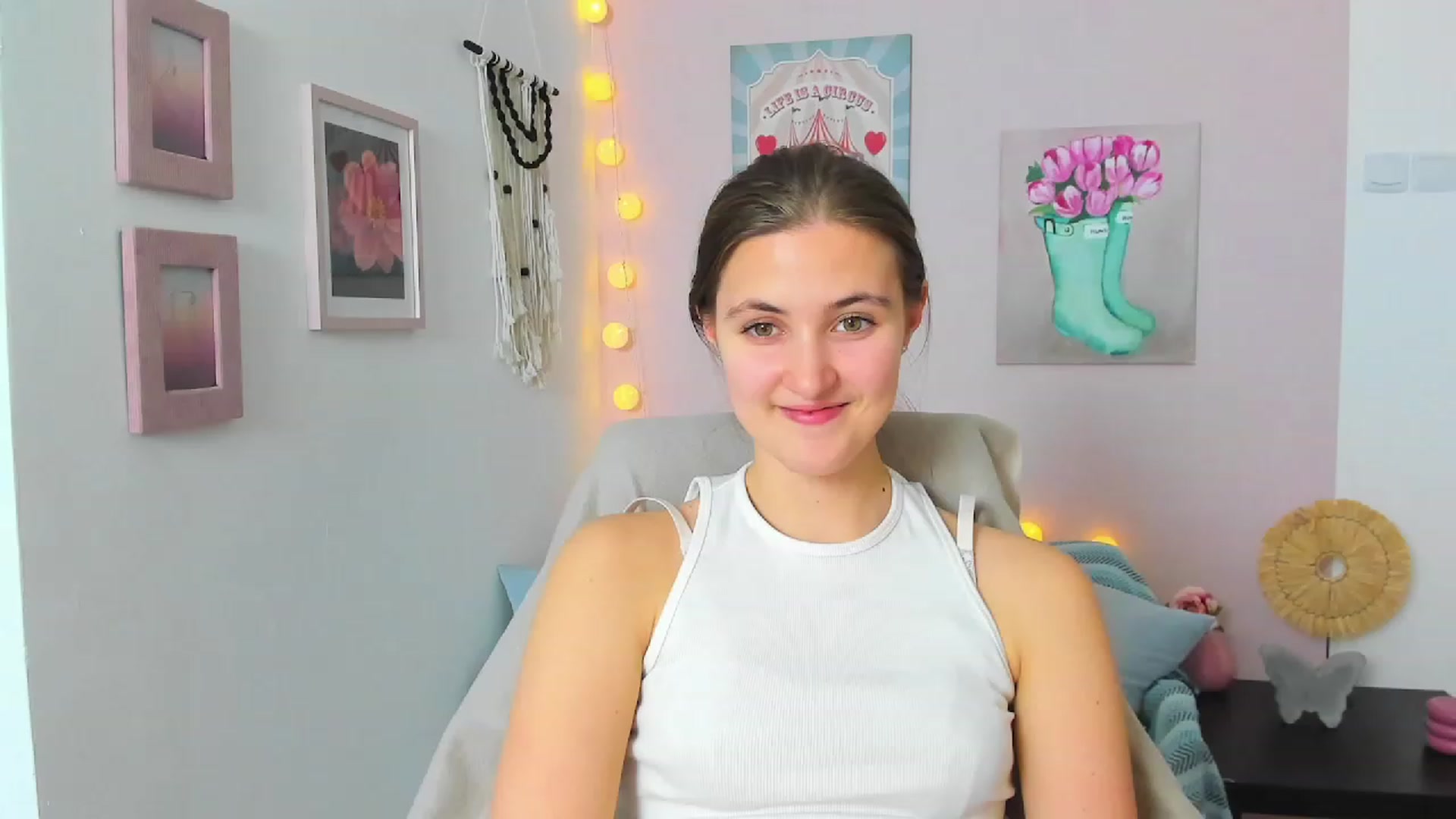 Gallery image thumbnail from Abbey_Grey's myfreecams stream on, 02/17/2023, 16:11 image 17 of 20