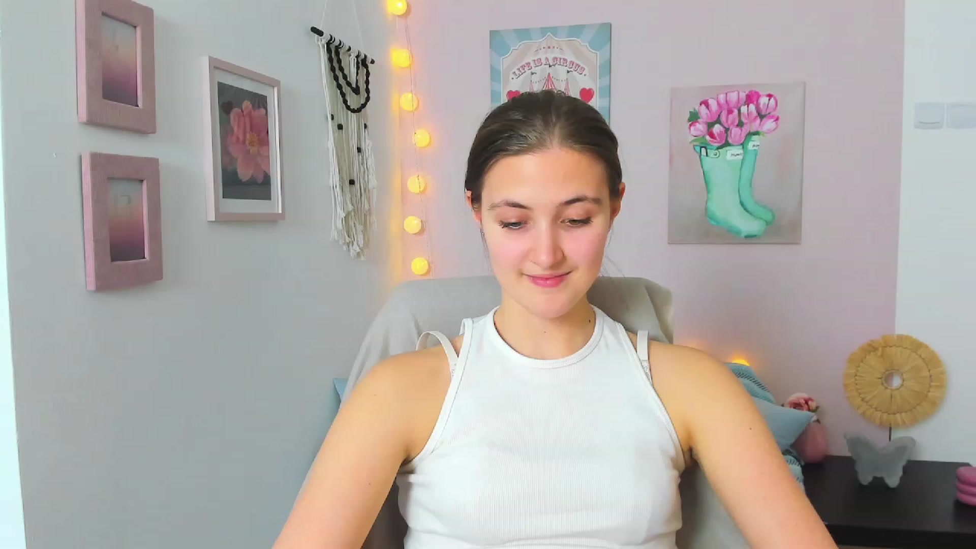Gallery image thumbnail from Abbey_Grey's myfreecams stream on, 02/17/2023, 16:11 image 12 of 20