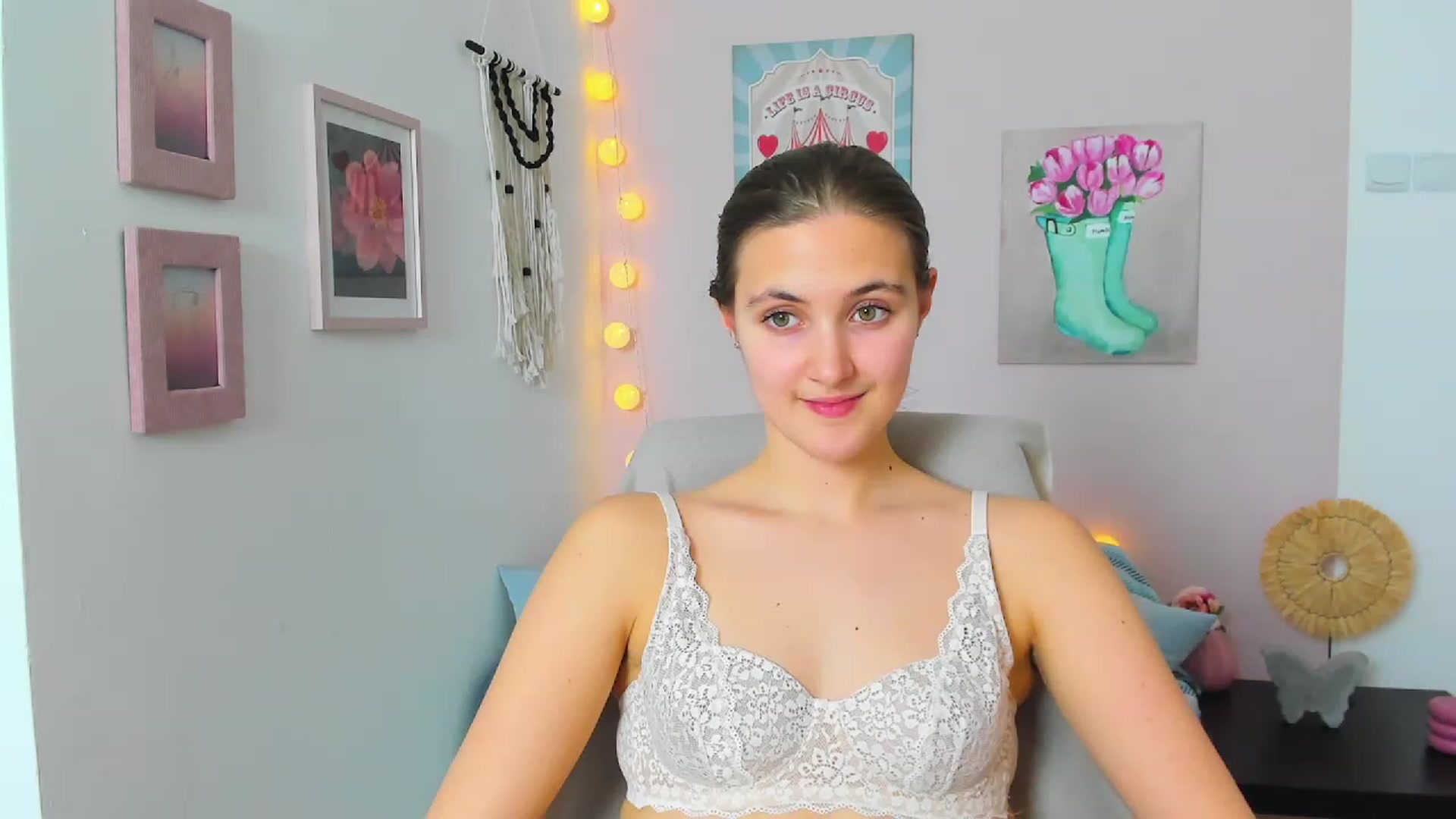 Gallery image thumbnail from Abbey_Grey's myfreecams stream on, 02/17/2023, 17:21 image 14 of 20